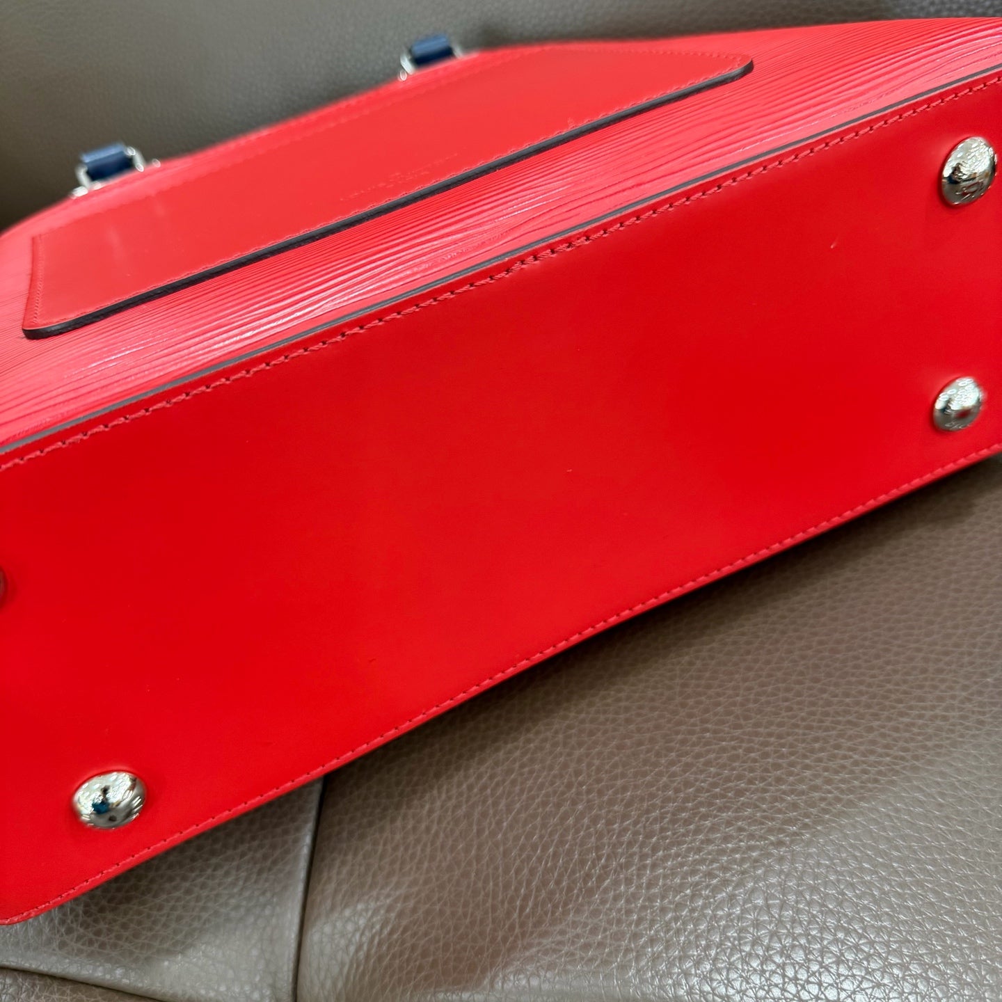 Louis Vuitton - Other - Leather - Red - (medium)