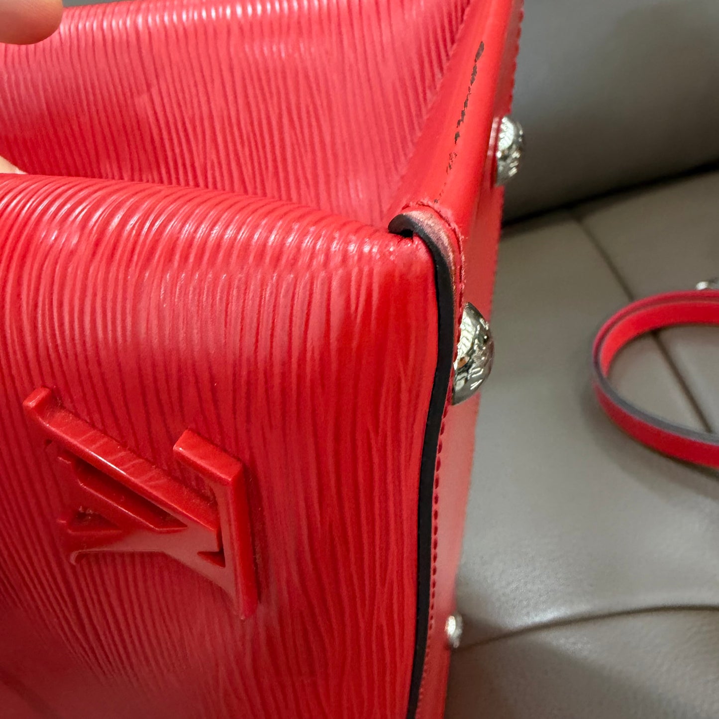 Louis Vuitton - Other - Leather - Red - (medium)