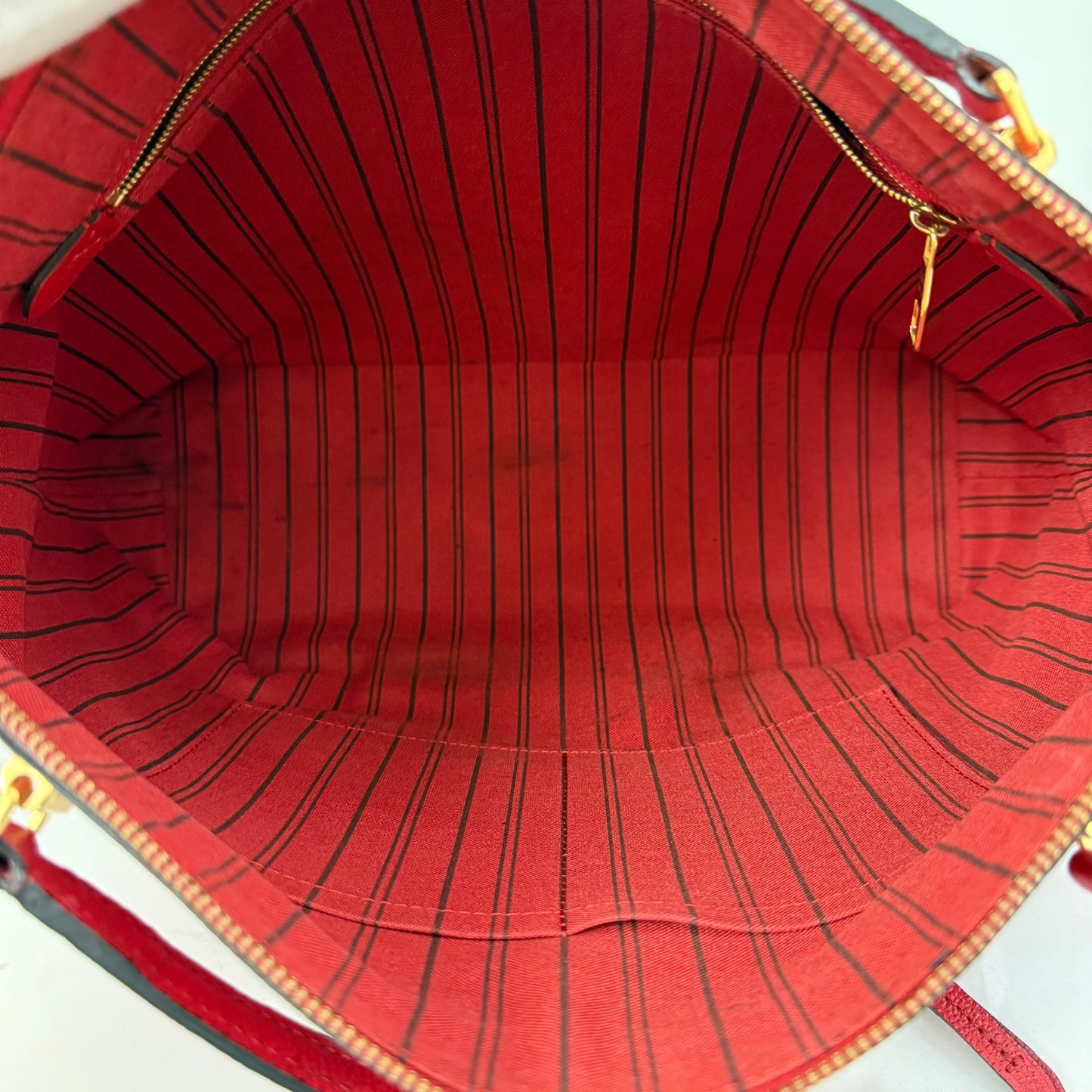 Louis Vuitton - Other - Leather - Red - (medium)