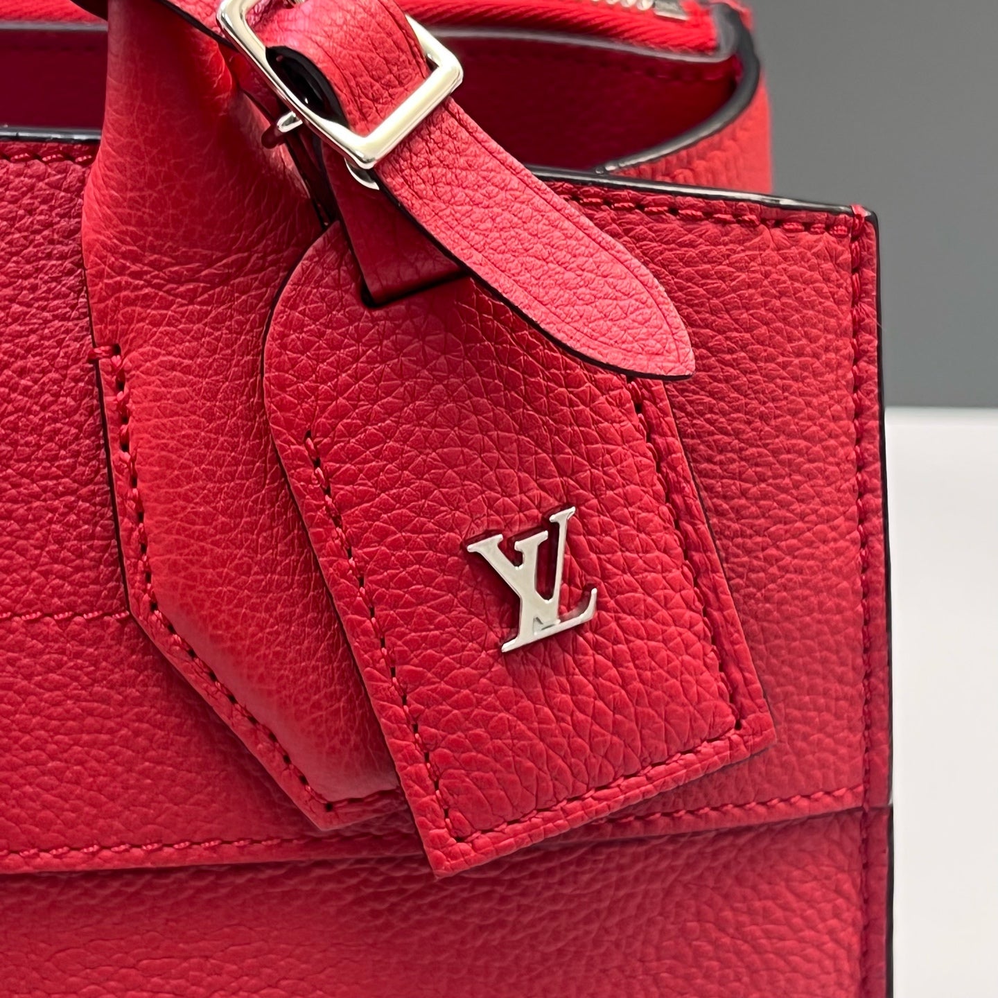 Louis Vuitton - Other - Leather - Red - (medium)