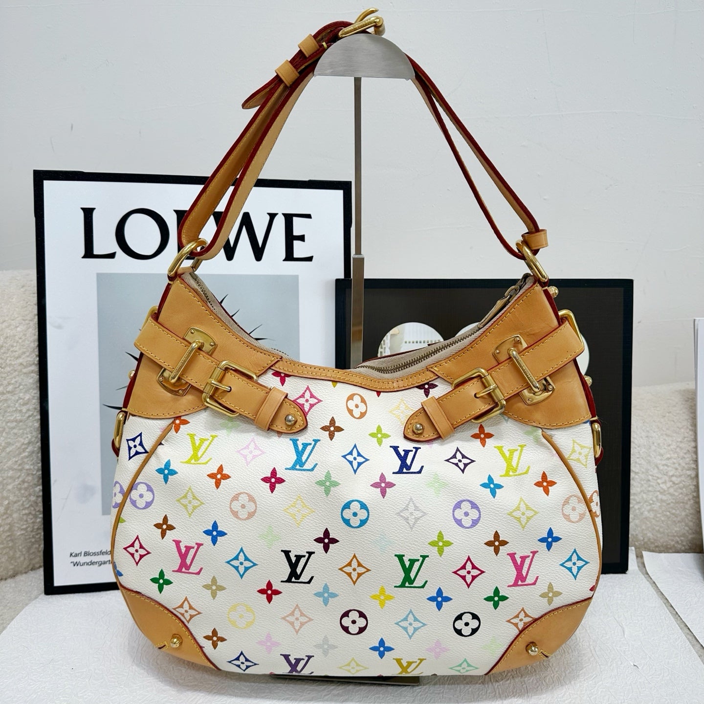 Louis Vuitton - Other - Leather - White - (medium)