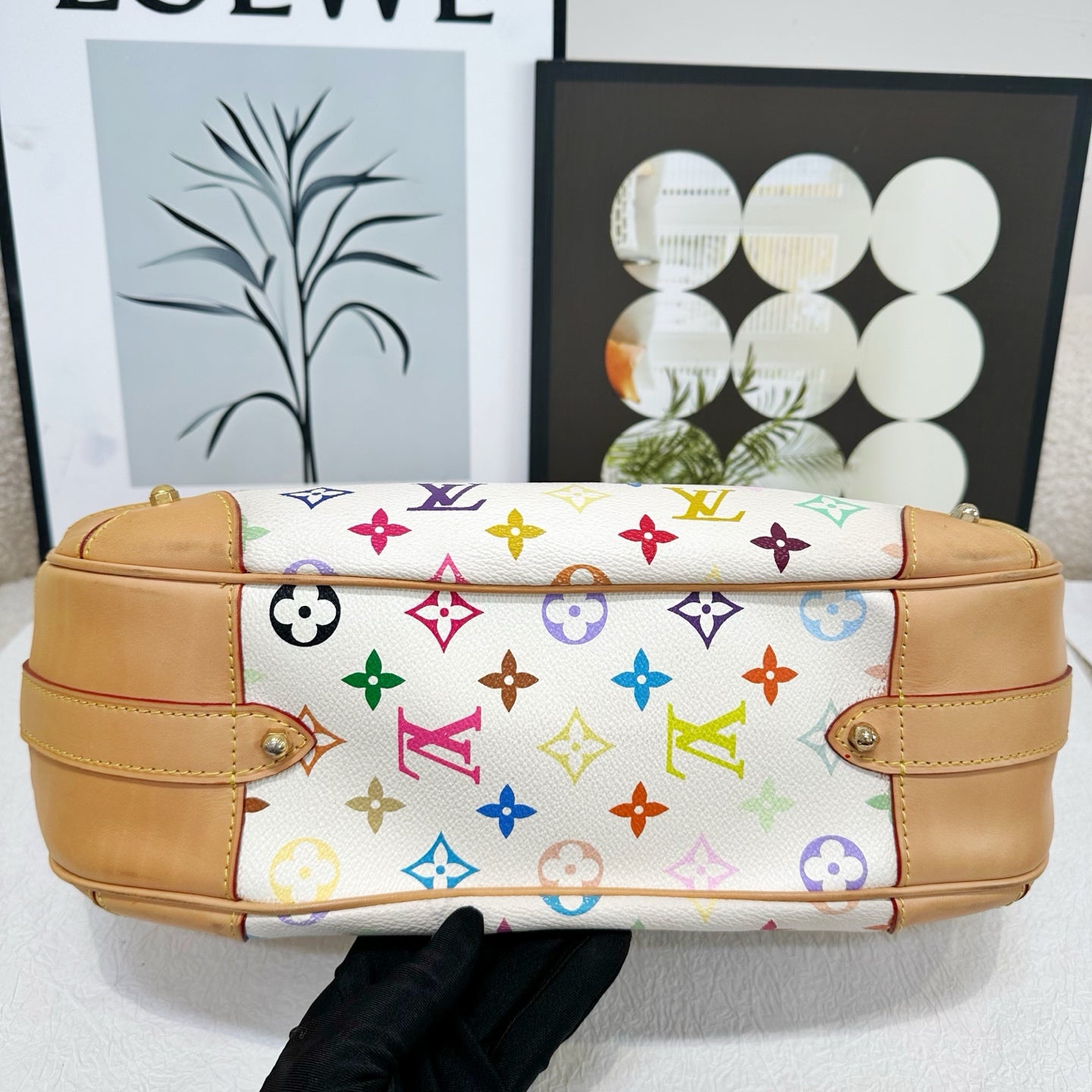 Louis Vuitton - Other - Leather - White - (medium)