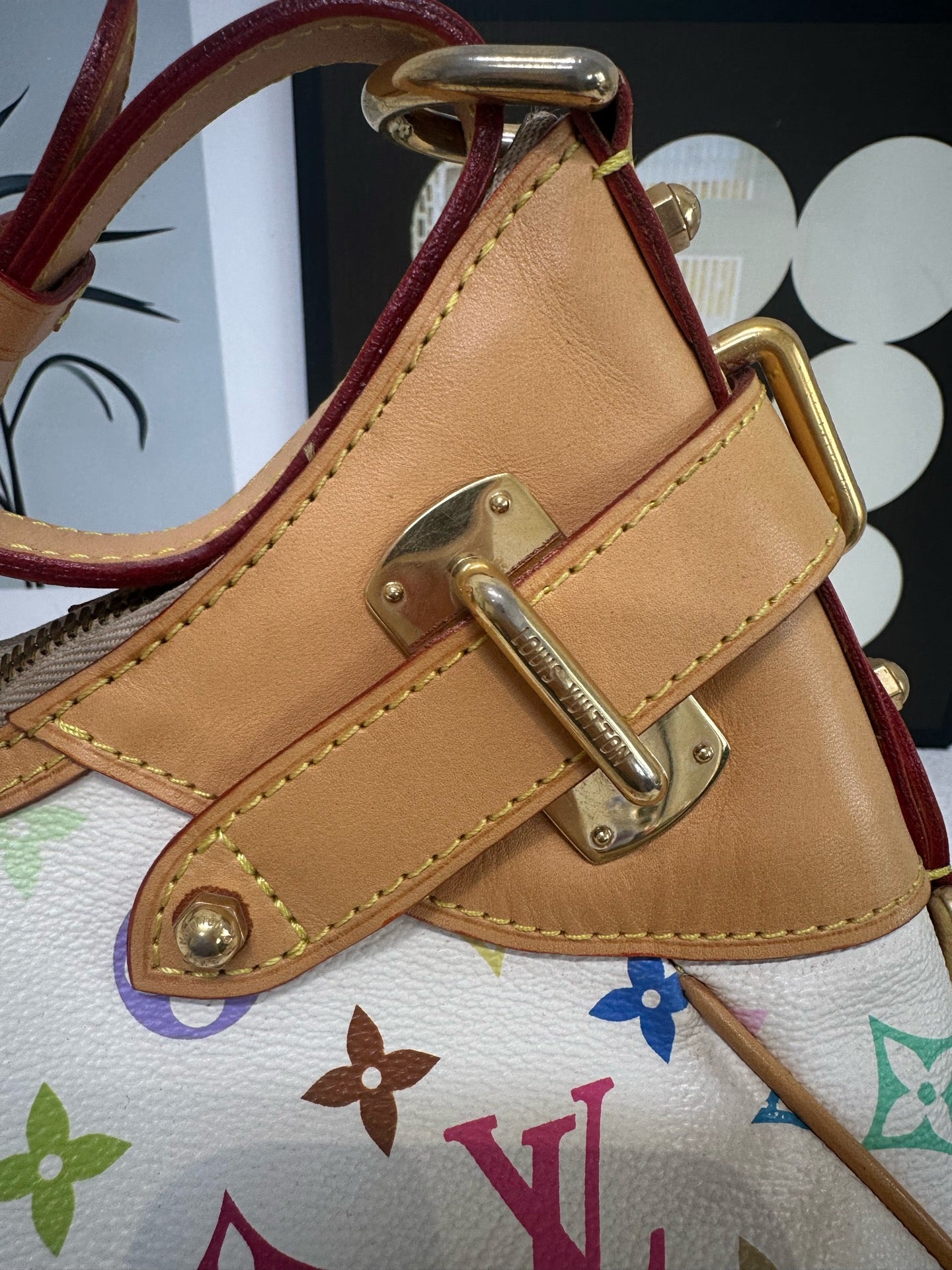 Louis Vuitton - Other - Leather - White - (medium)
