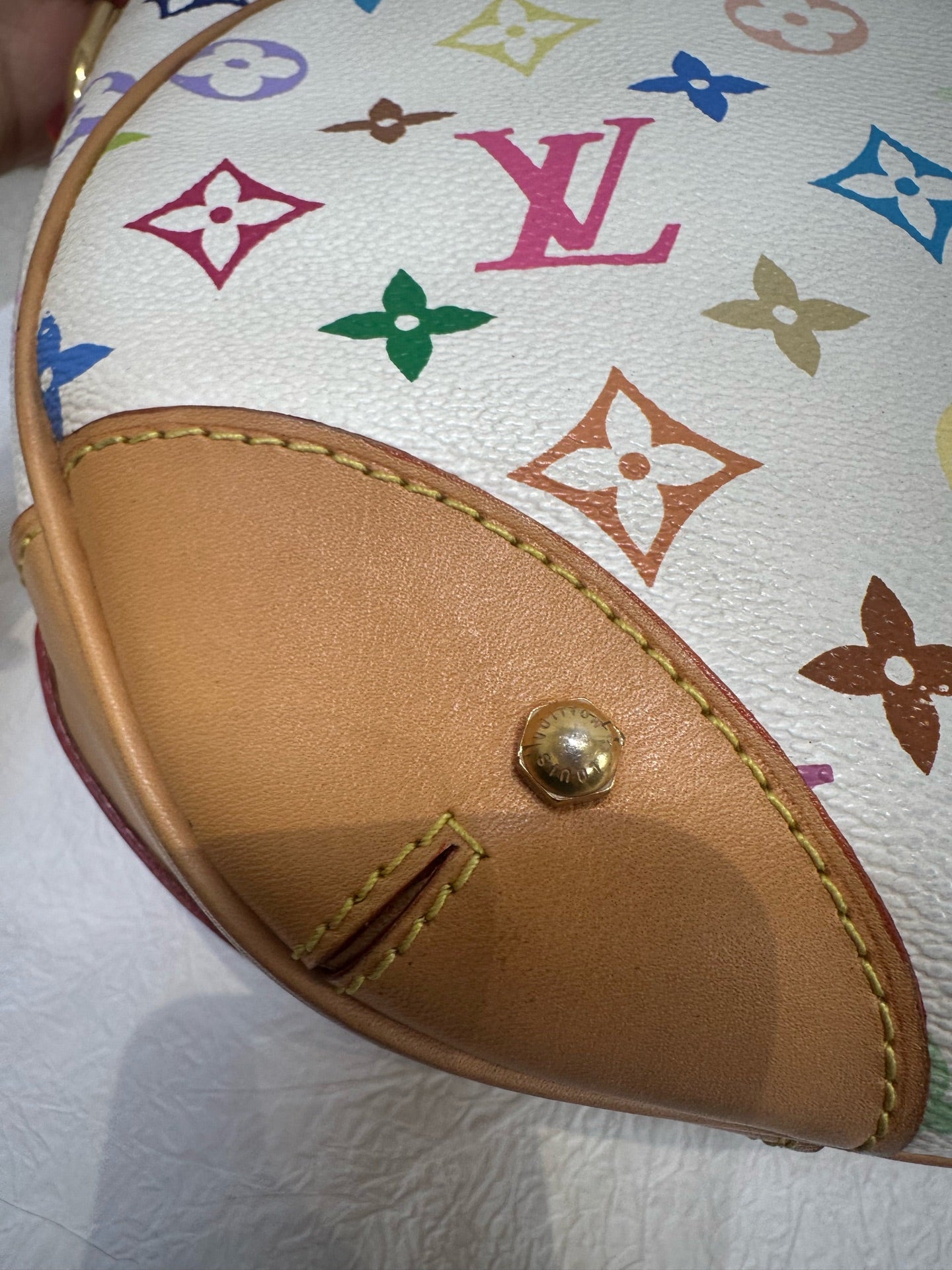 Louis Vuitton - Other - Leather - White - (medium)
