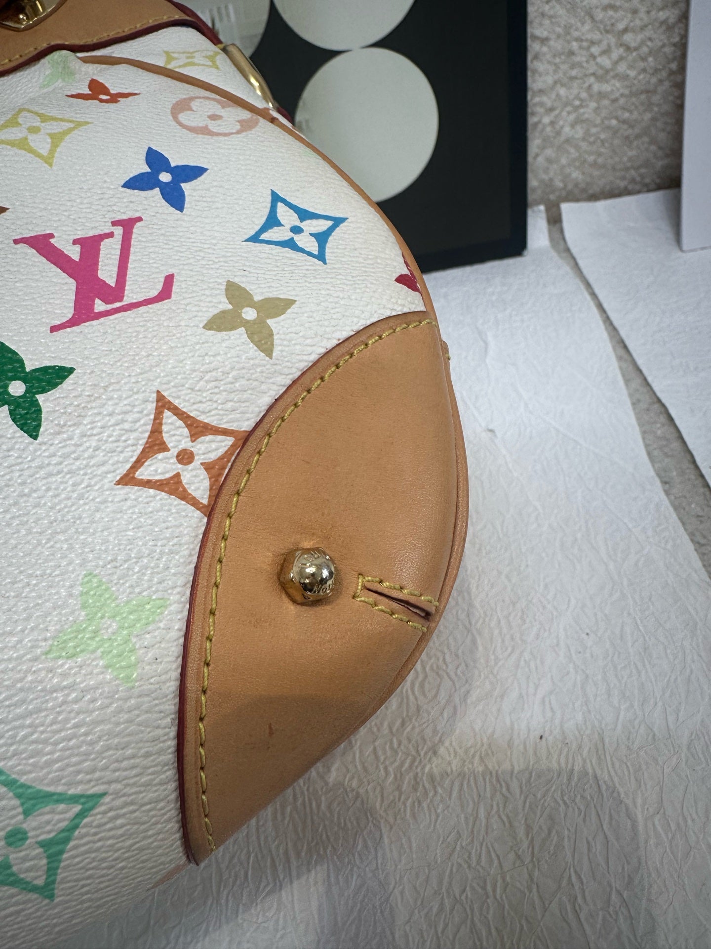 Louis Vuitton - Other - Leather - White - (medium)