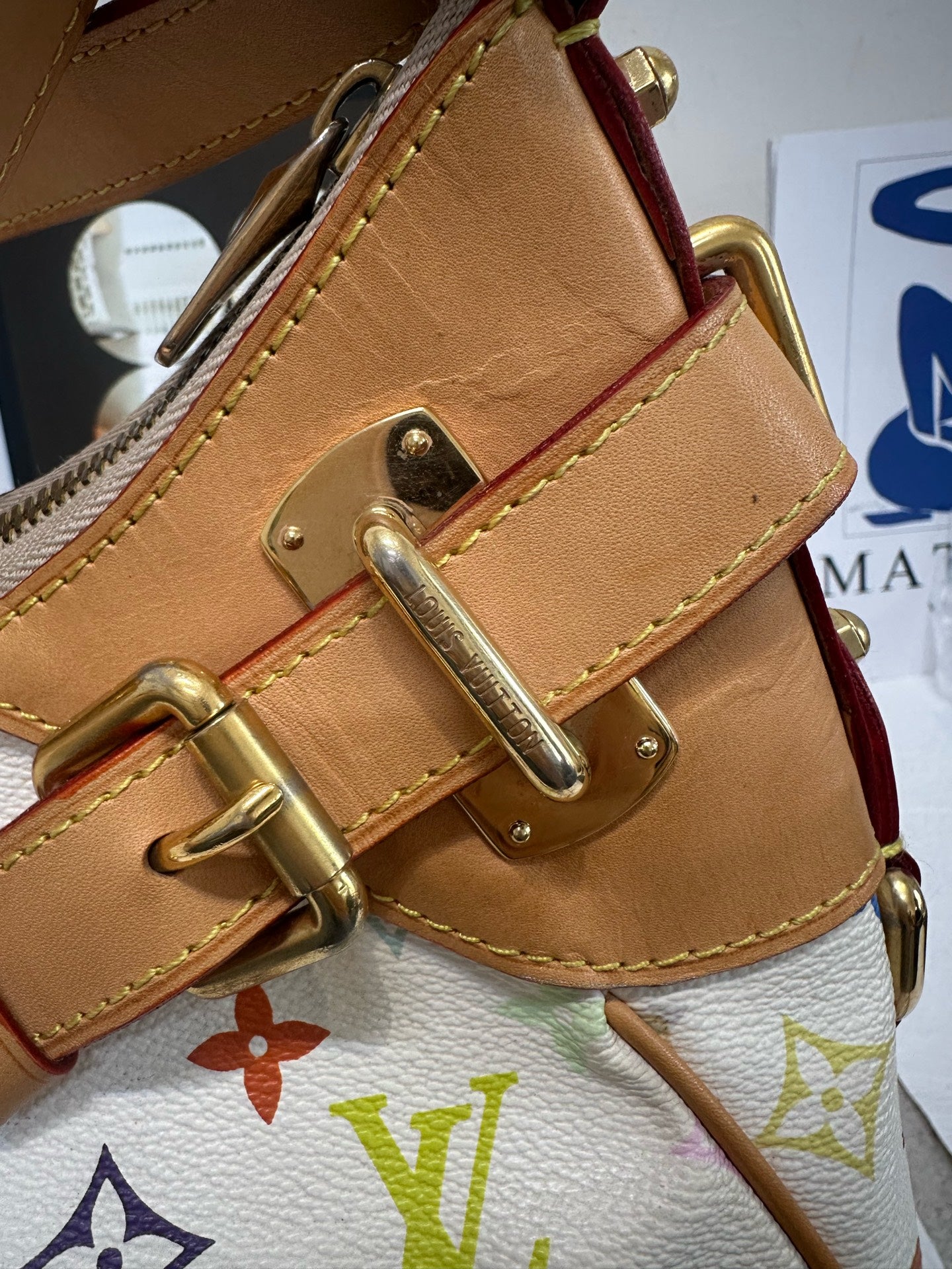 Louis Vuitton - Other - Leather - White - (medium)