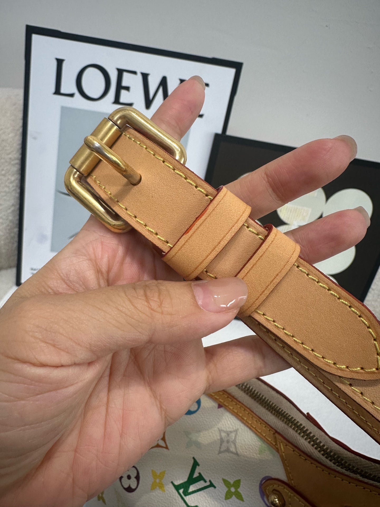 Louis Vuitton - Other - Leather - White - (medium)