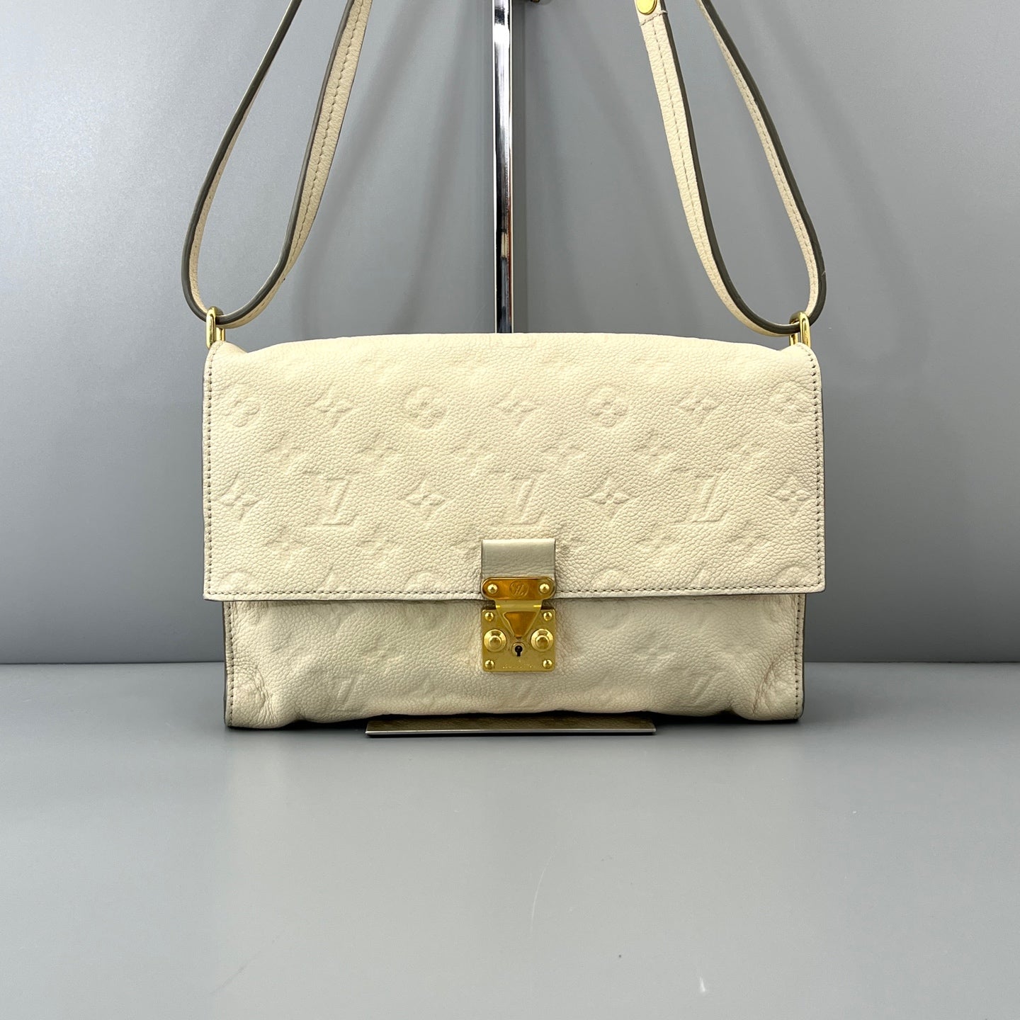 Louis Vuitton - Other - Leather - White - (small)