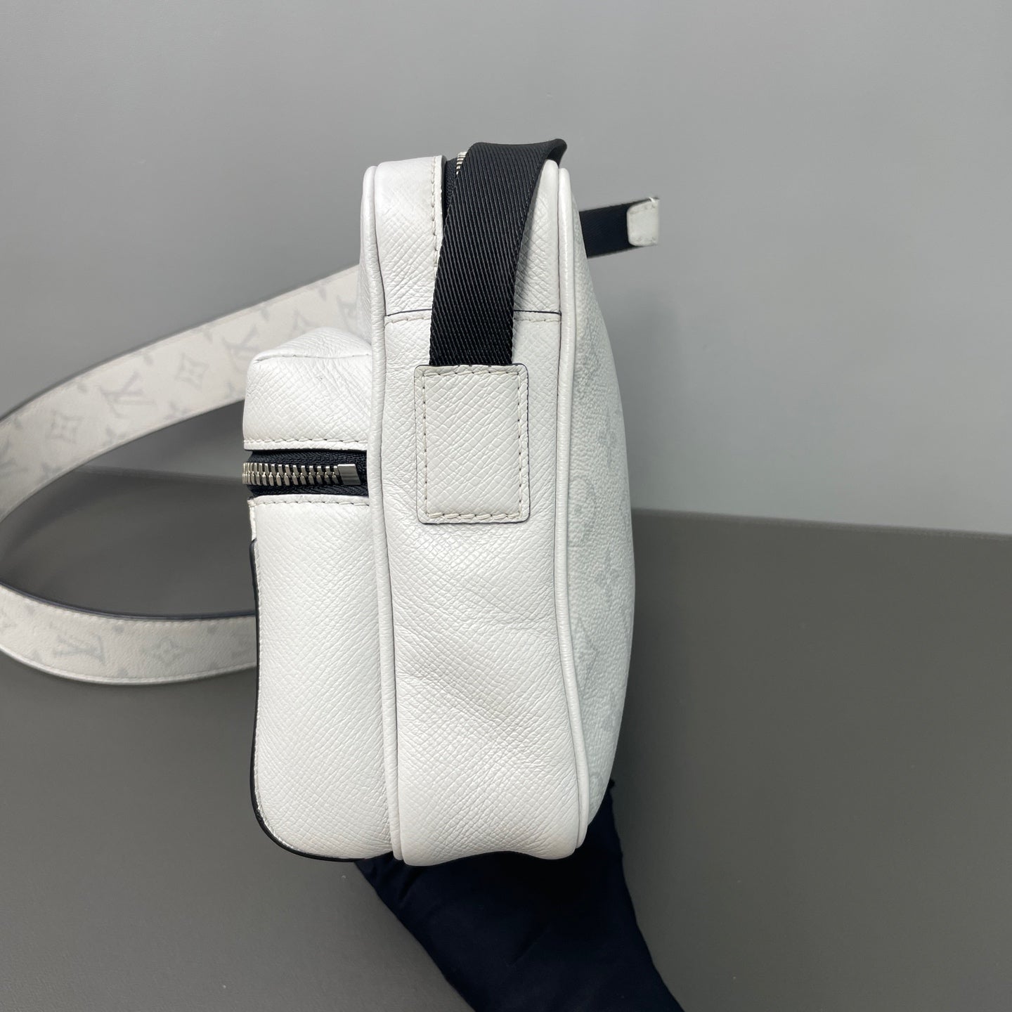Louis Vuitton - Other - Leather - White - (small)