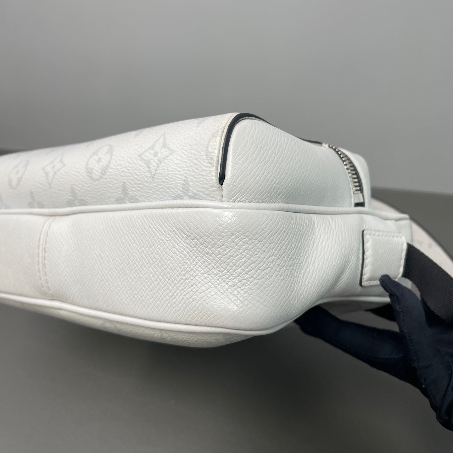 Louis Vuitton - Other - Leather - White - (small)