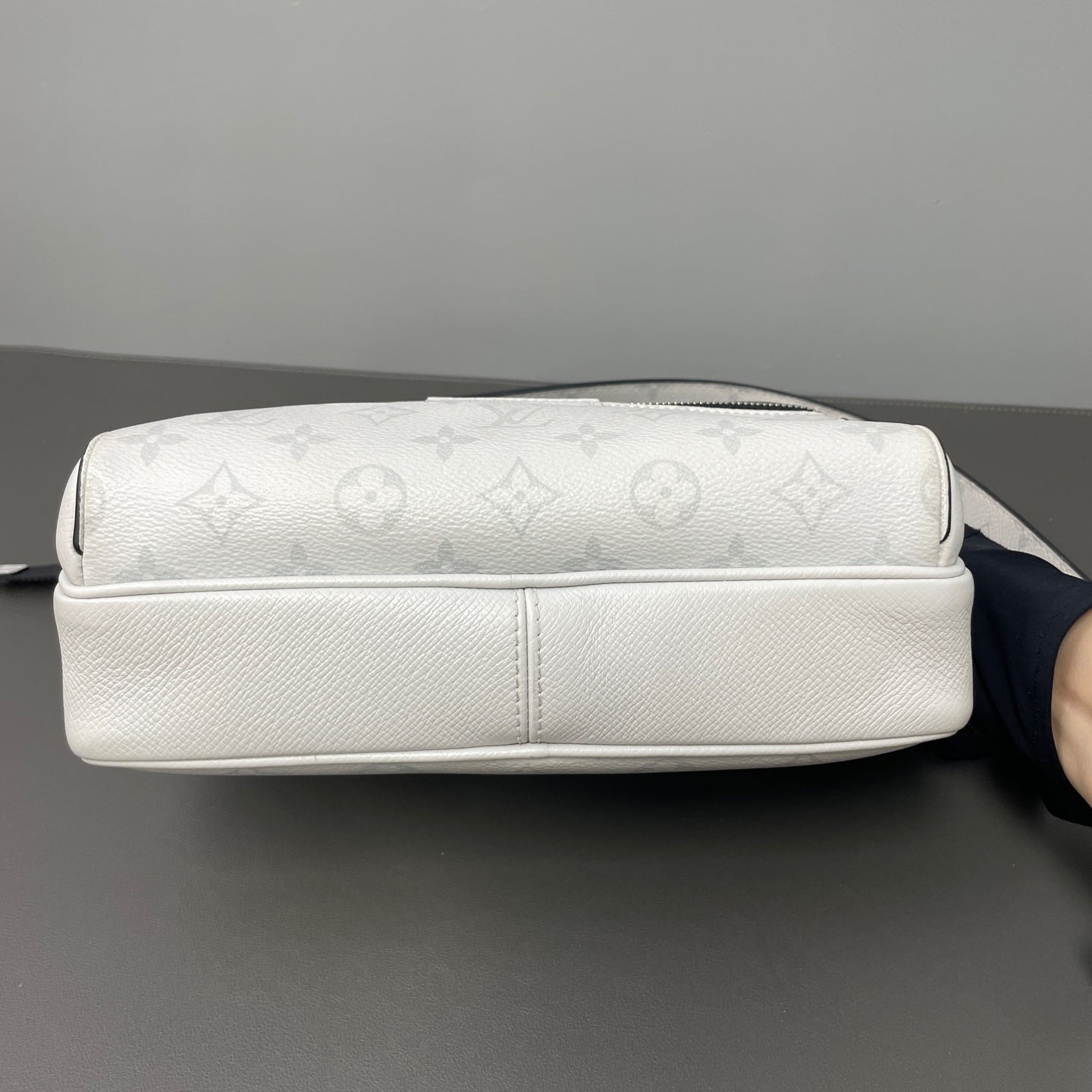 Louis Vuitton - Other - Leather - White - (small)
