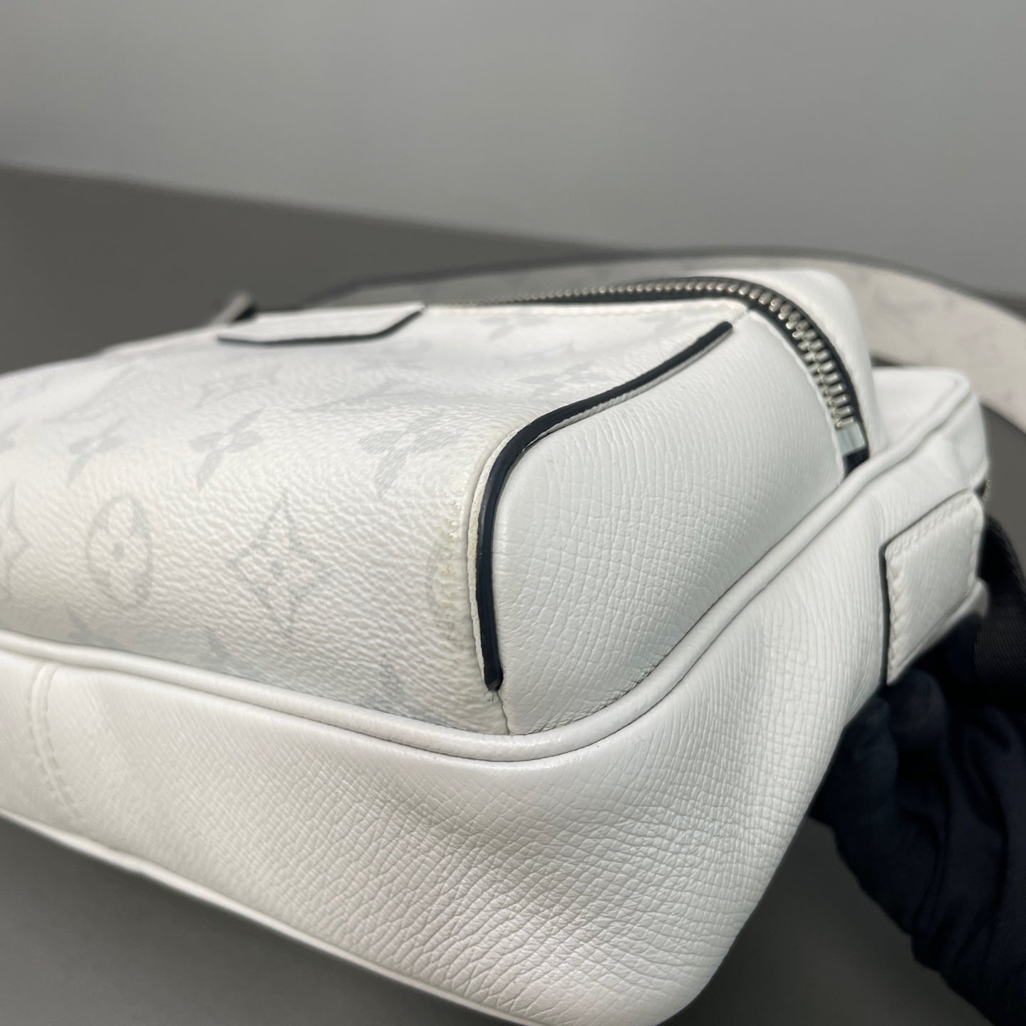 Louis Vuitton - Other - Leather - White - (small)