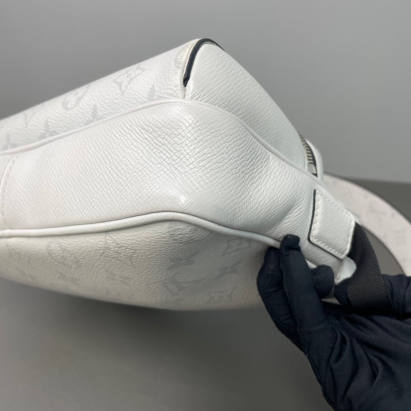 Louis Vuitton - Other - Leather - White - (small)