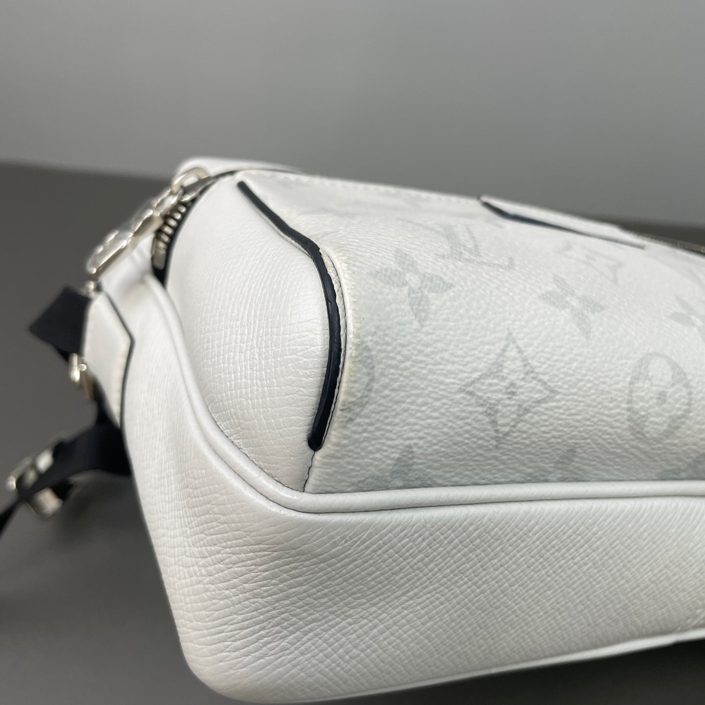 Louis Vuitton - Other - Leather - White - (small)