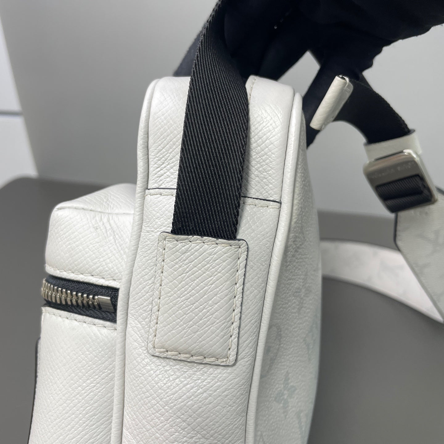 Louis Vuitton - Other - Leather - White - (small)