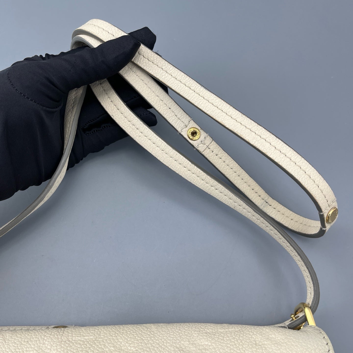 Louis Vuitton - Other - Leather - White - (small)