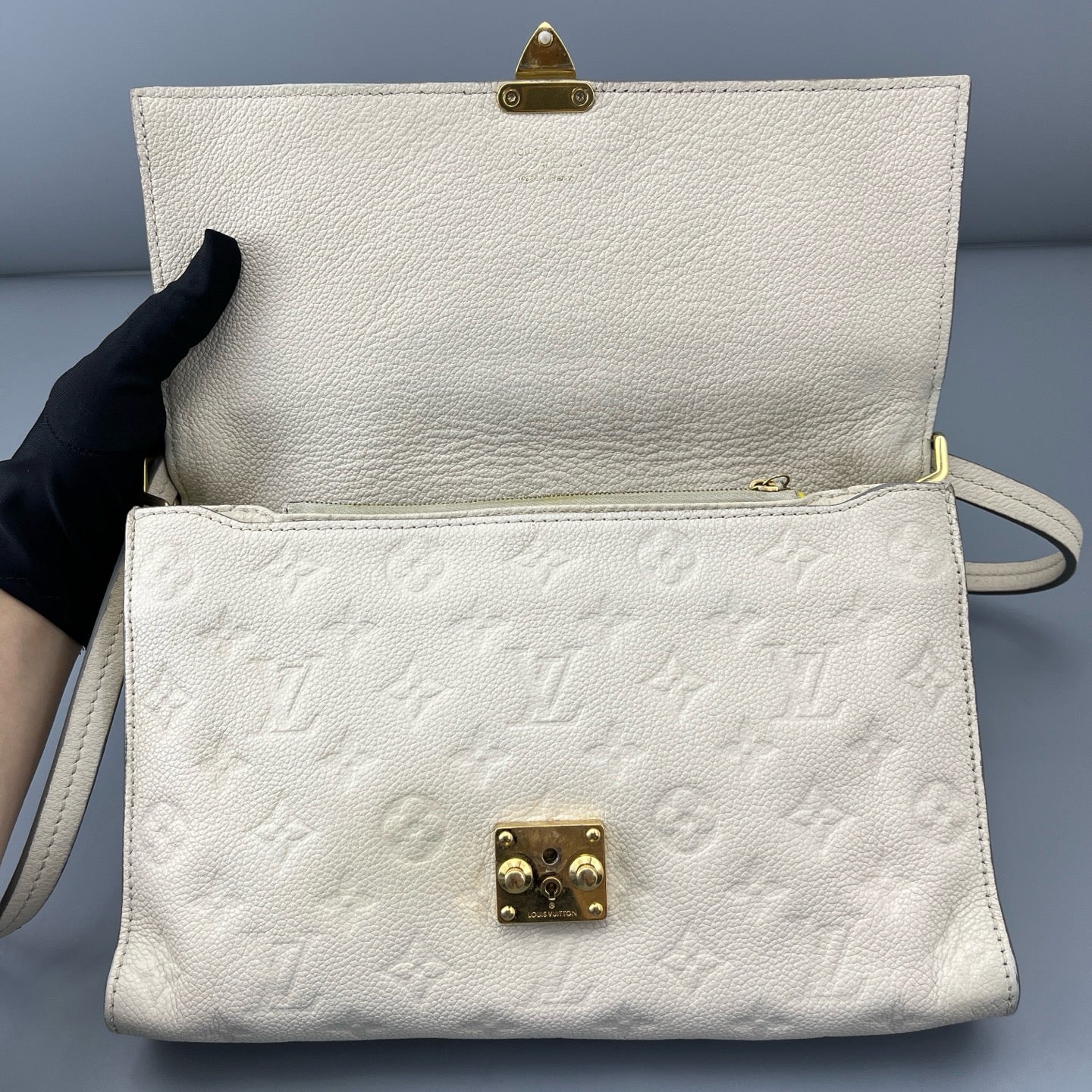 Louis Vuitton - Other - Leather - White - (small)