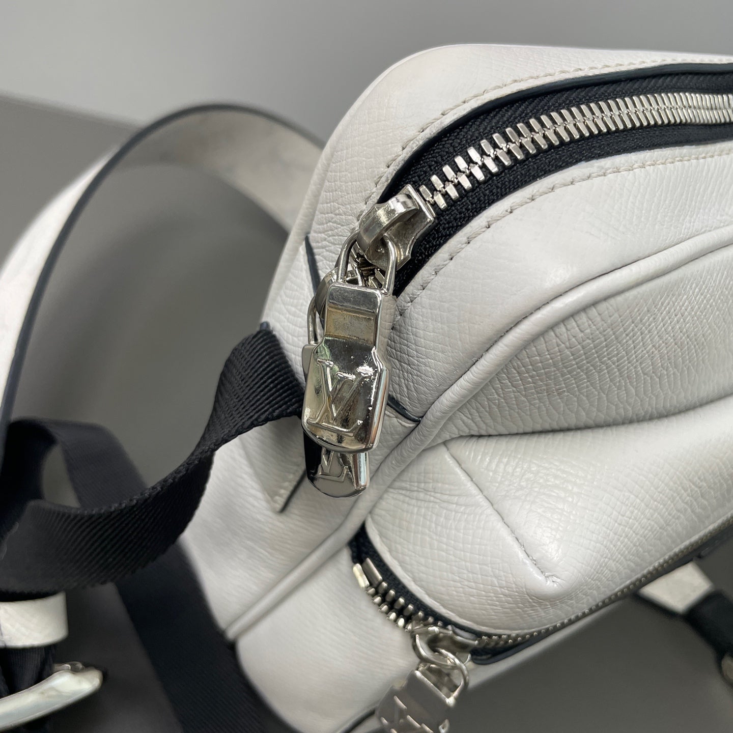Louis Vuitton - Other - Leather - White - (small)