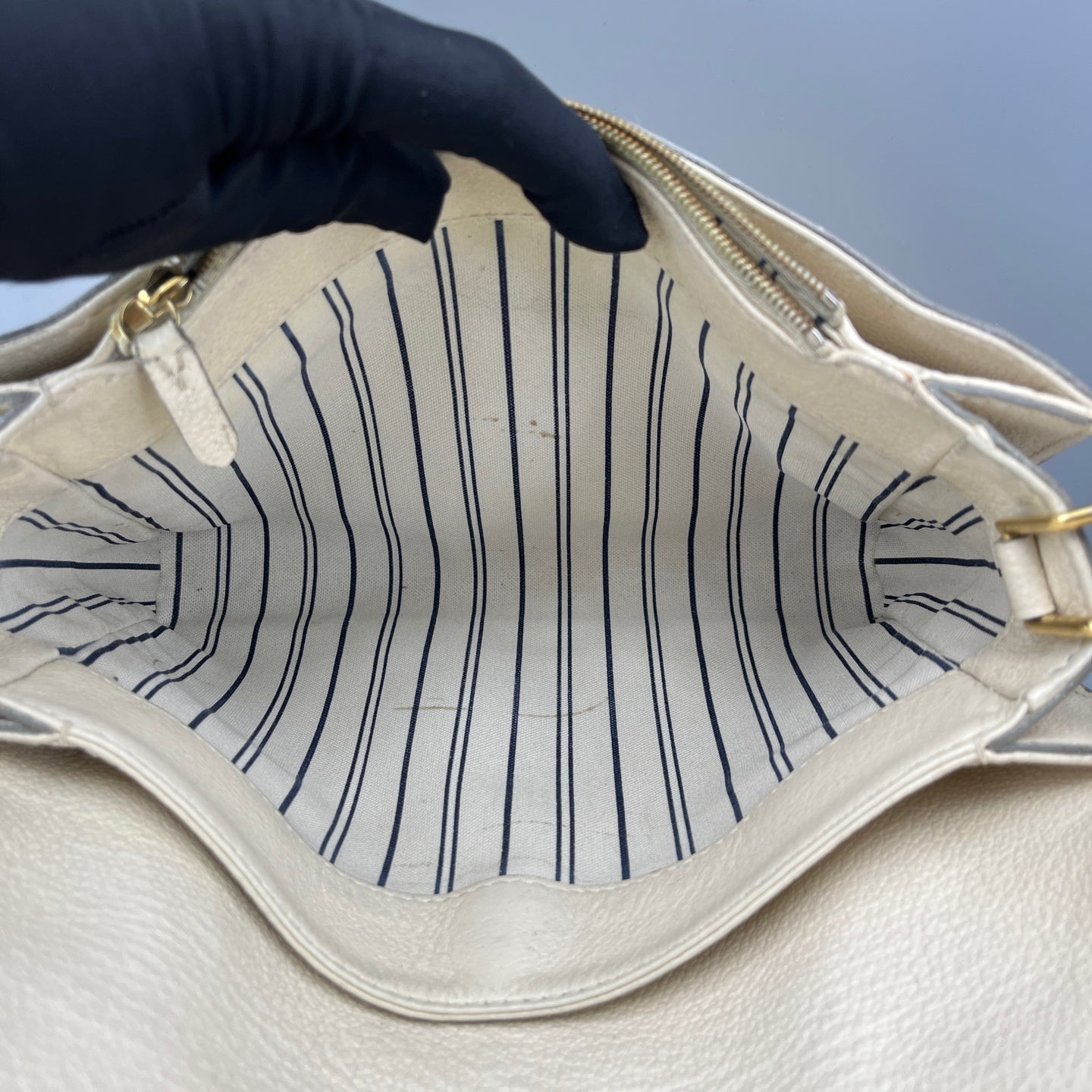 Louis Vuitton - Other - Leather - White - (small)