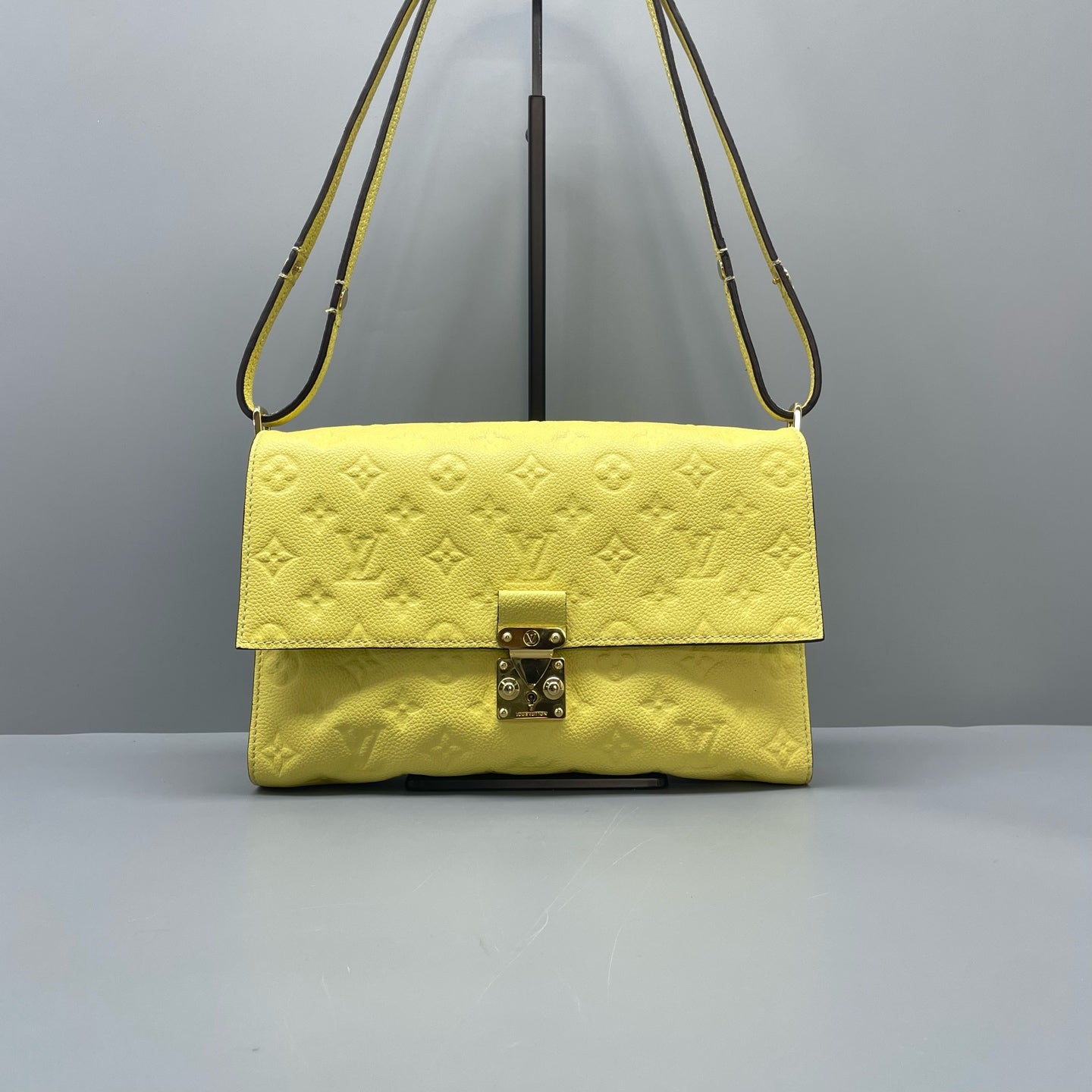 Louis Vuitton - Other - Leather - Yellow - (medium)