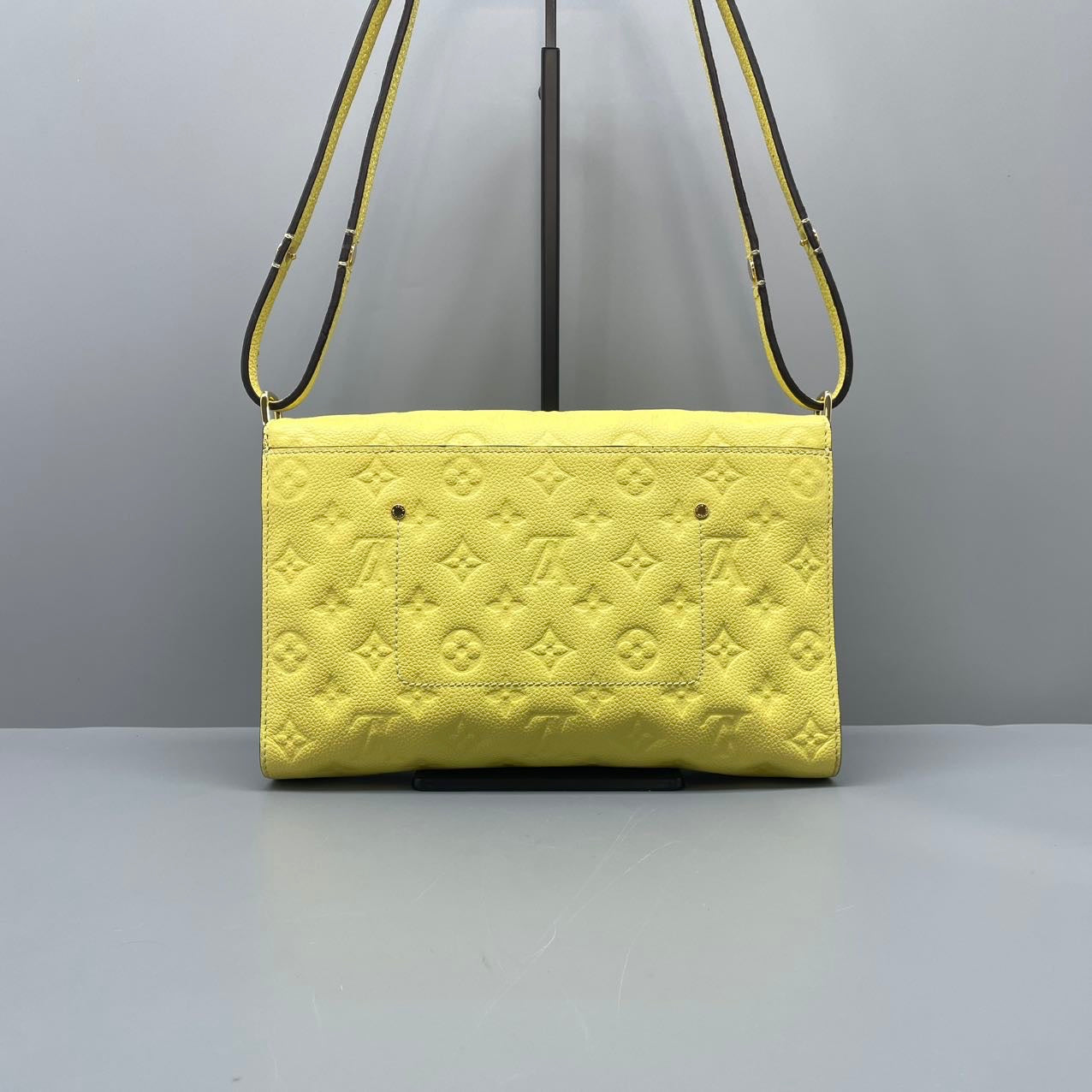 Louis Vuitton - Other - Leather - Yellow - (medium)