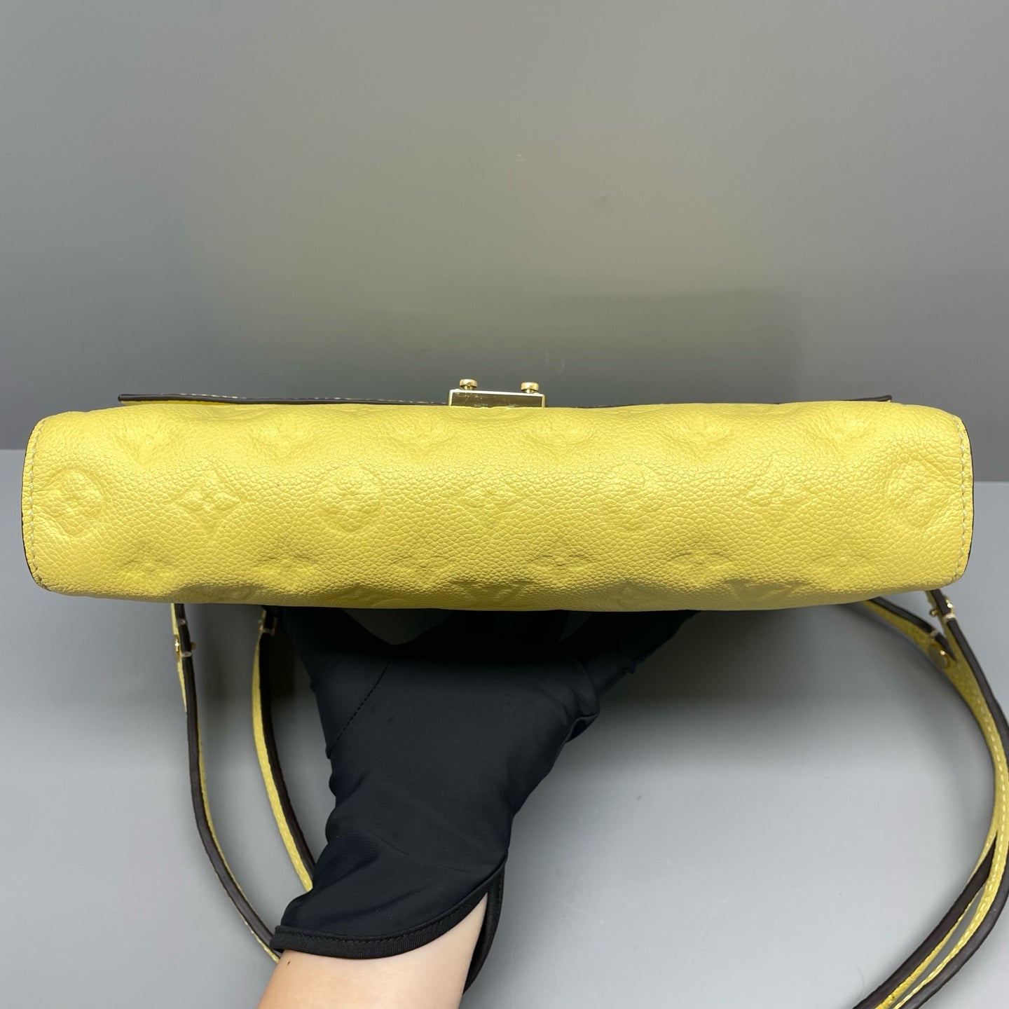 Louis Vuitton - Other - Leather - Yellow - (medium)