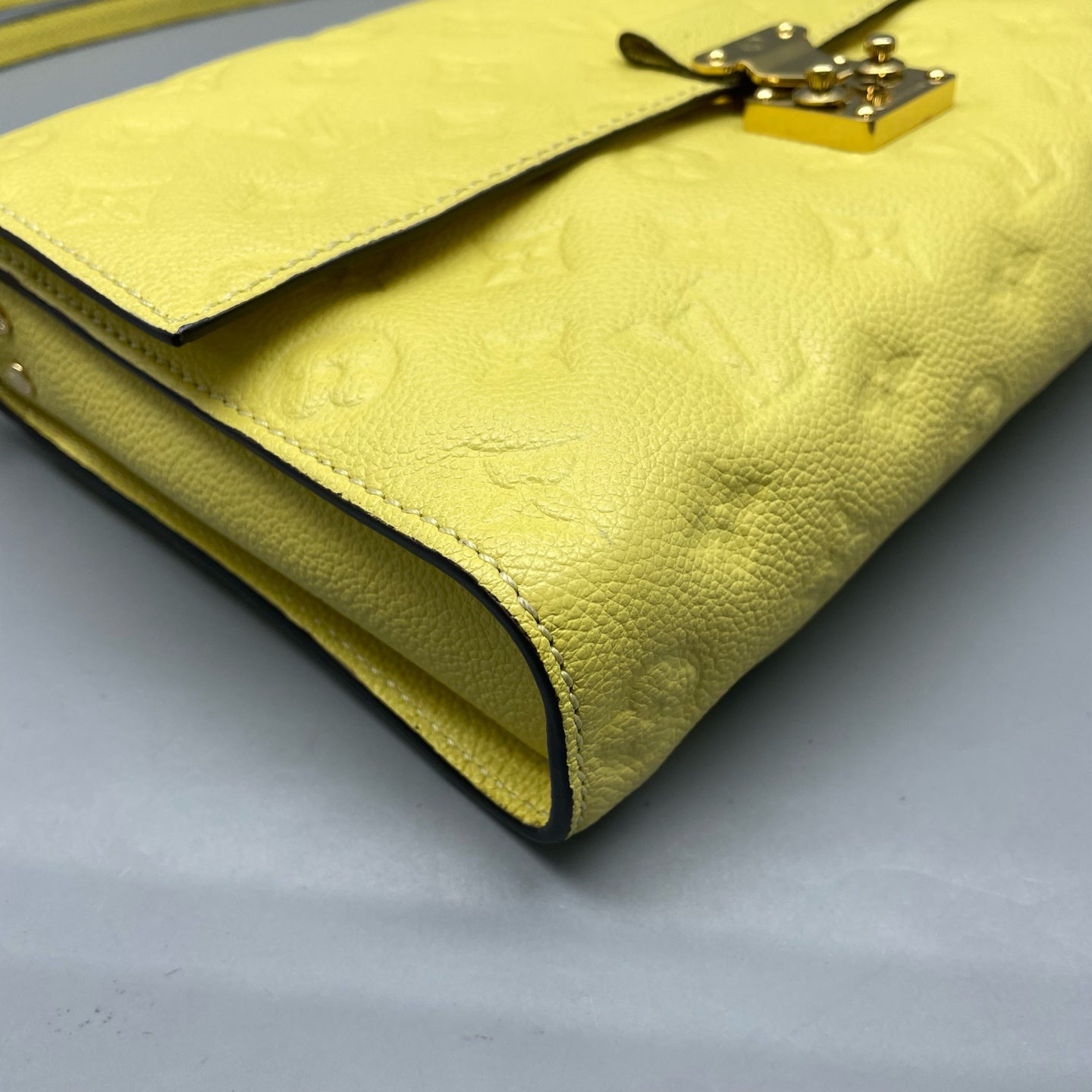 Louis Vuitton - Other - Leather - Yellow - (medium)