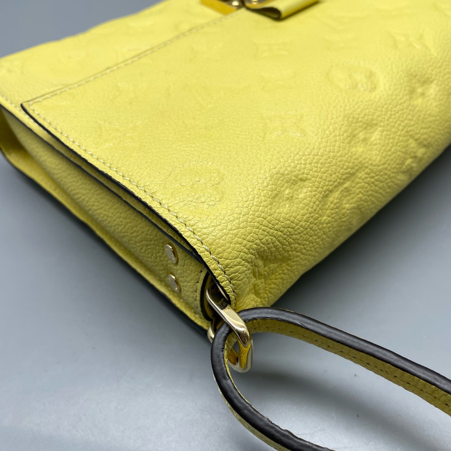 Louis Vuitton - Other - Leather - Yellow - (medium)