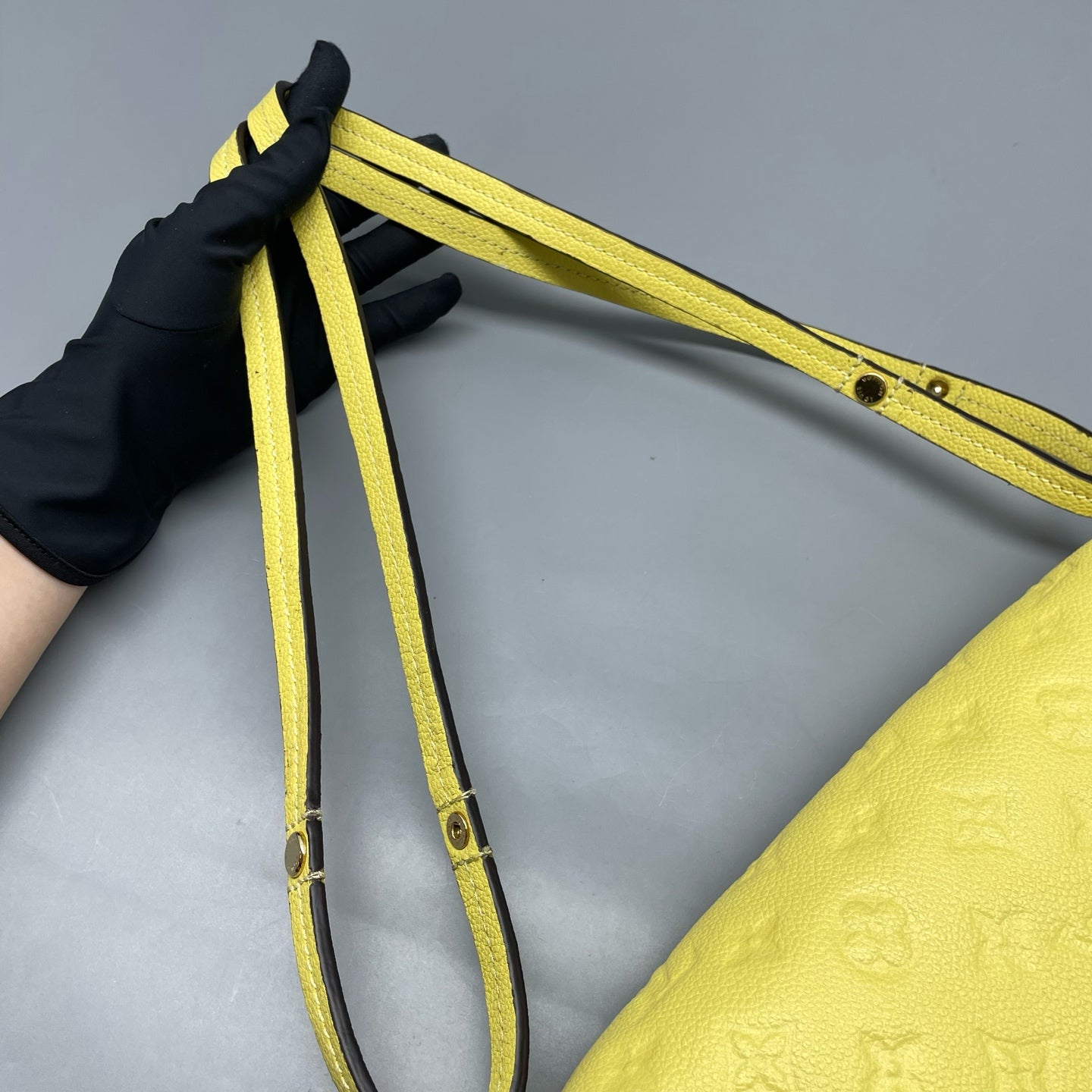 Louis Vuitton - Other - Leather - Yellow - (medium)