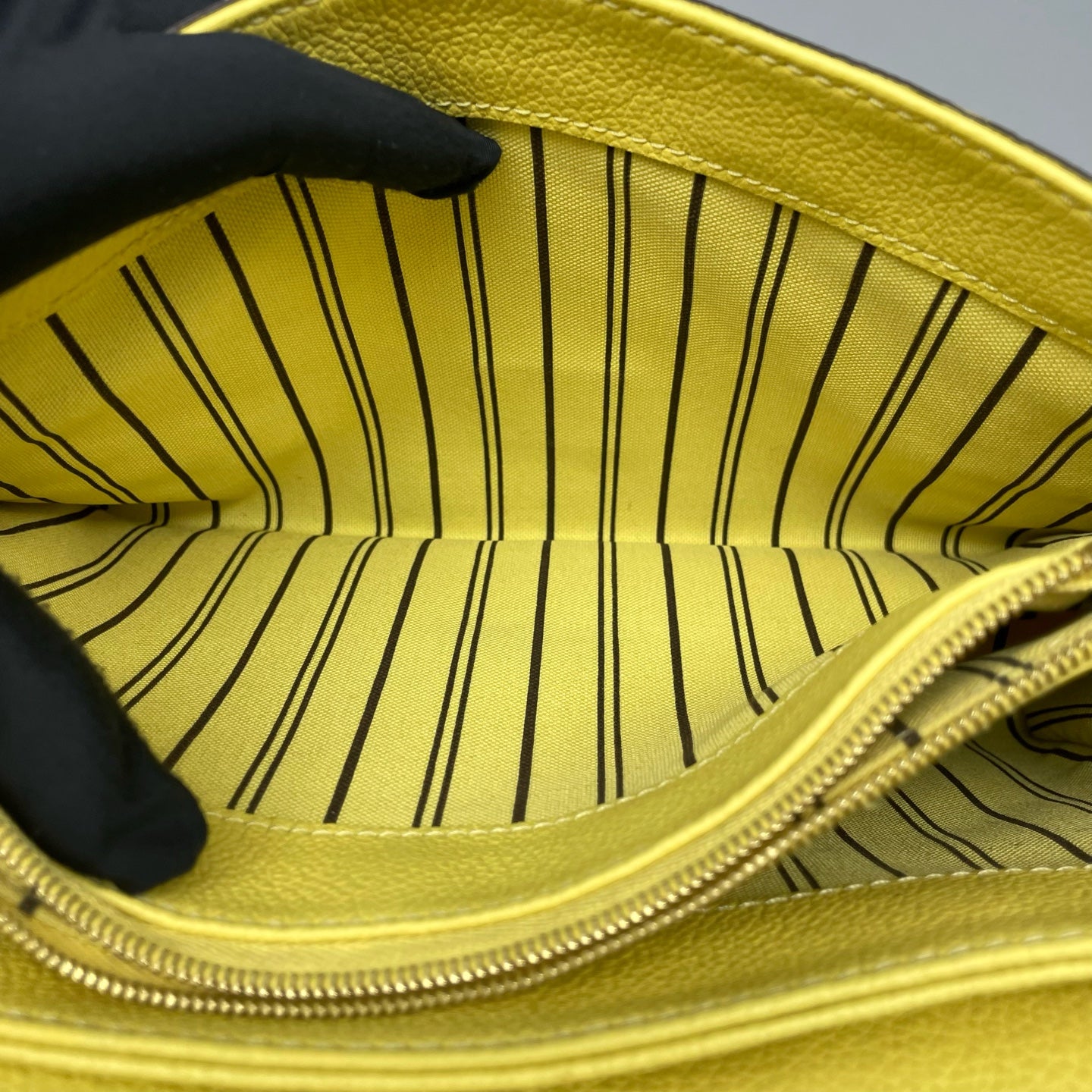 Louis Vuitton - Other - Leather - Yellow - (medium)