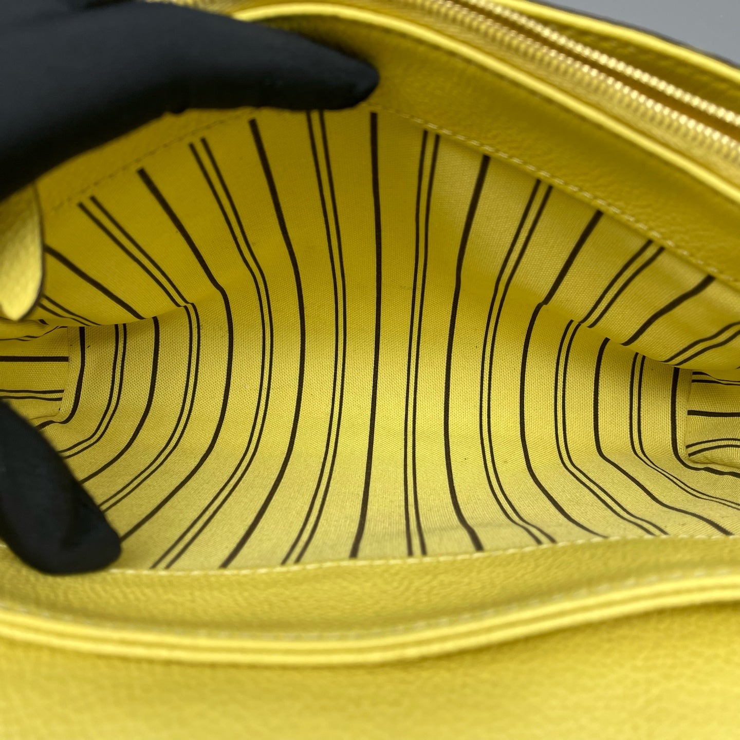 Louis Vuitton - Other - Leather - Yellow - (medium)