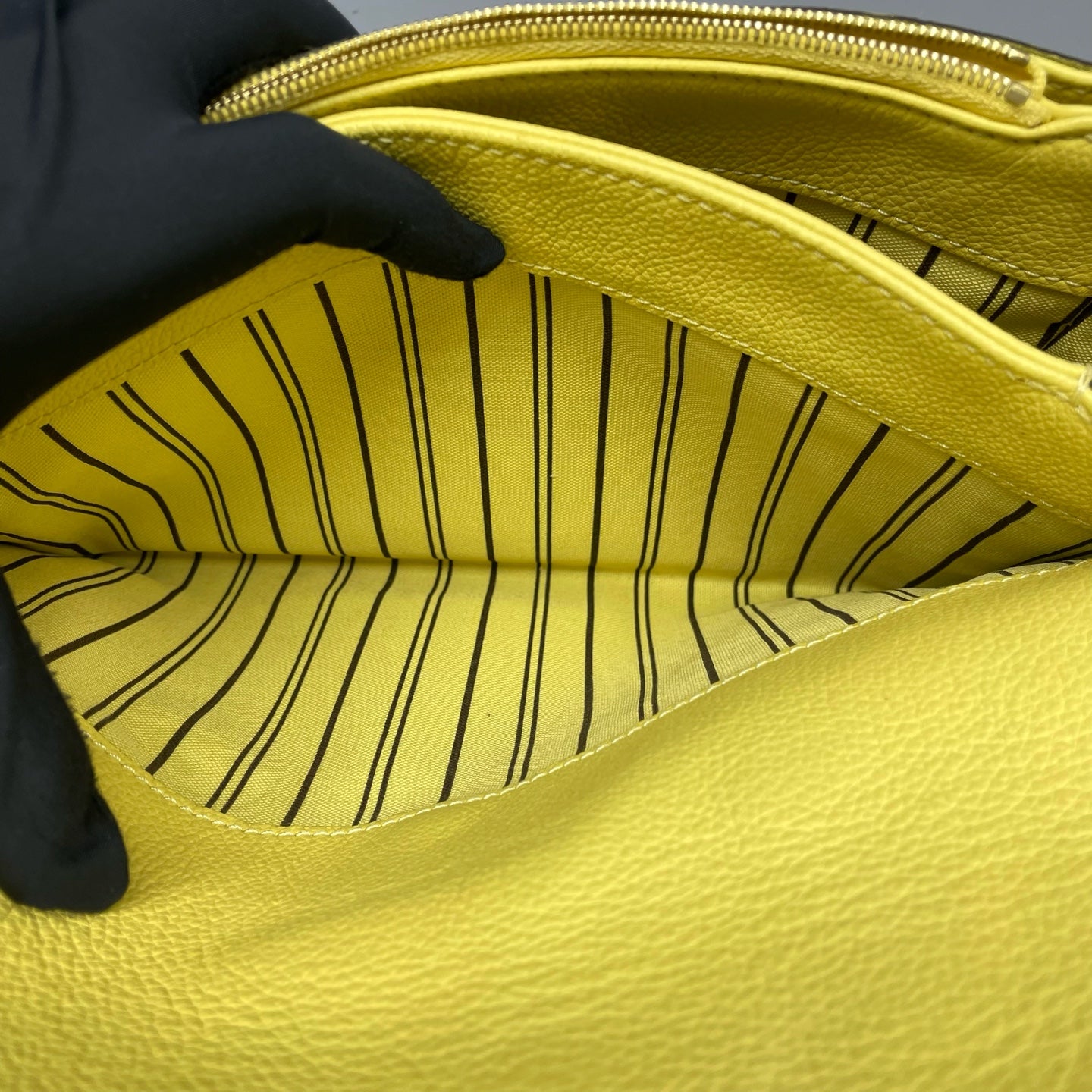 Louis Vuitton - Other - Leather - Yellow - (medium)