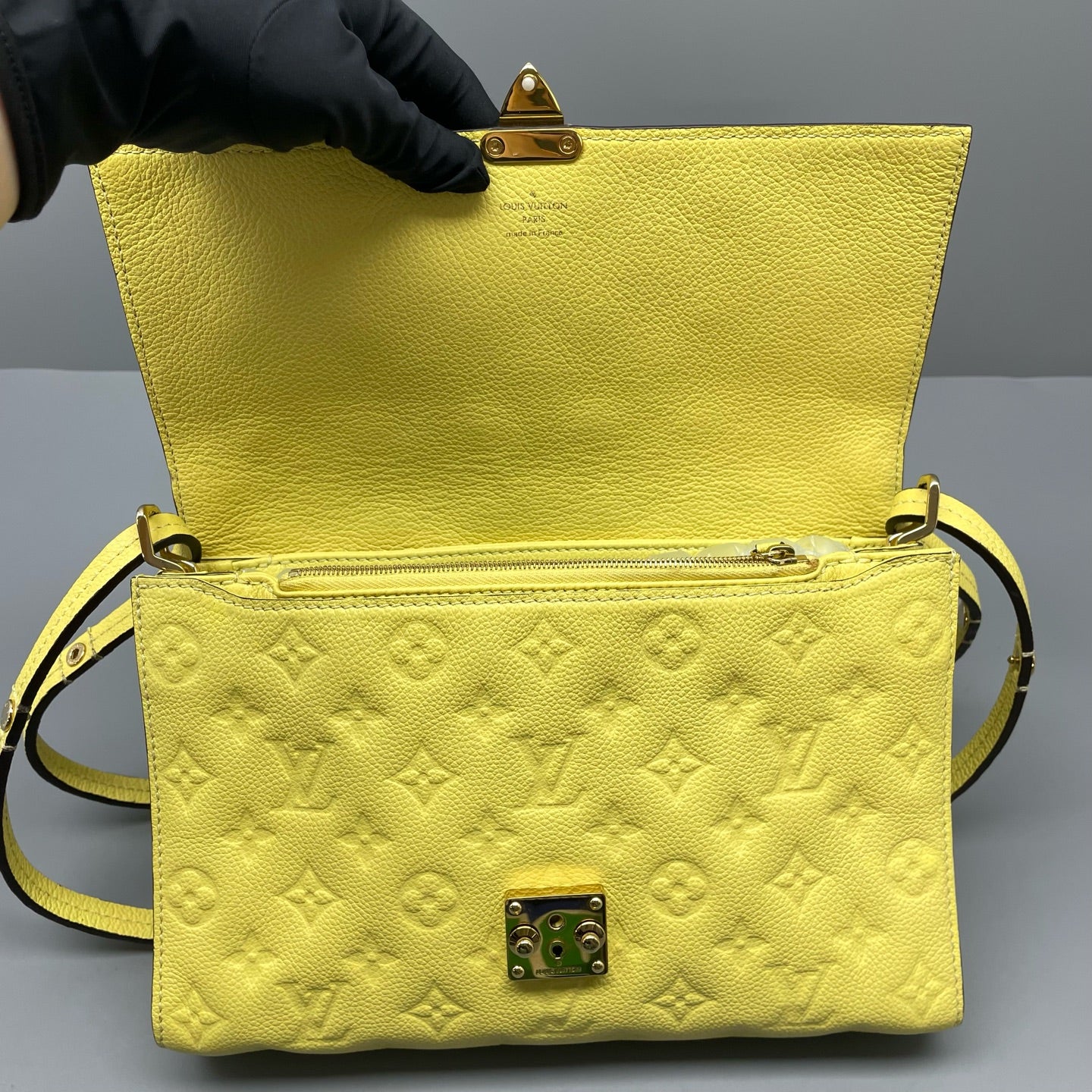 Louis Vuitton - Other - Leather - Yellow - (medium)
