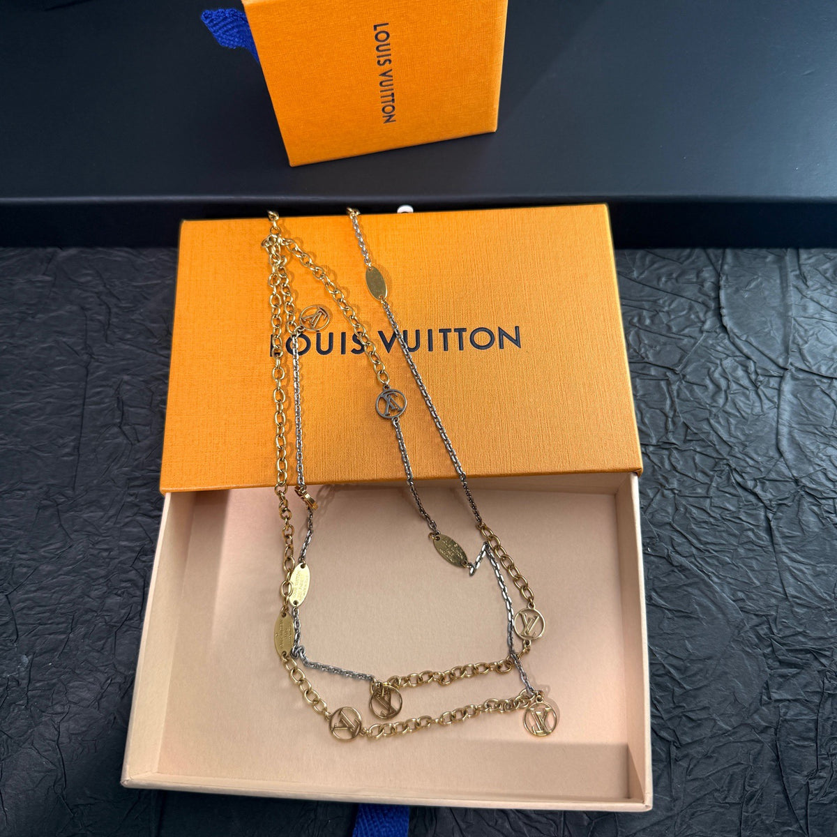 Louis Vuitton - Other - Metal with gold-tone and silver-tone finishes; exact composition unspecified. - Multicolour - (94)