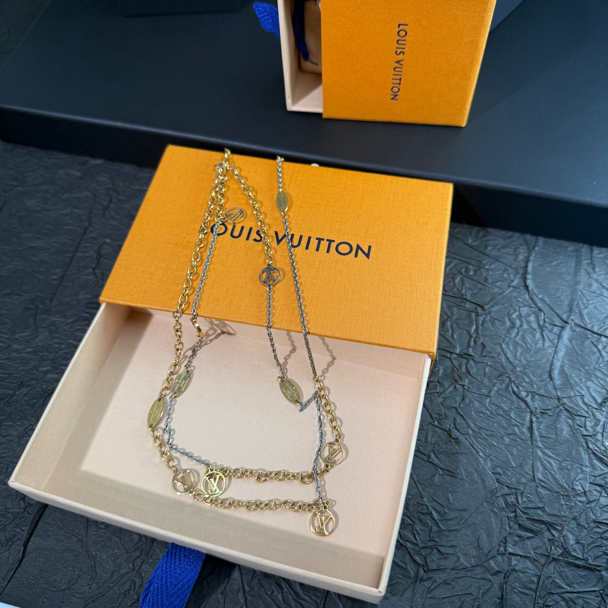 Louis Vuitton - Other - Metal with gold-tone and silver-tone finishes; exact composition unspecified. - Multicolour - (94)