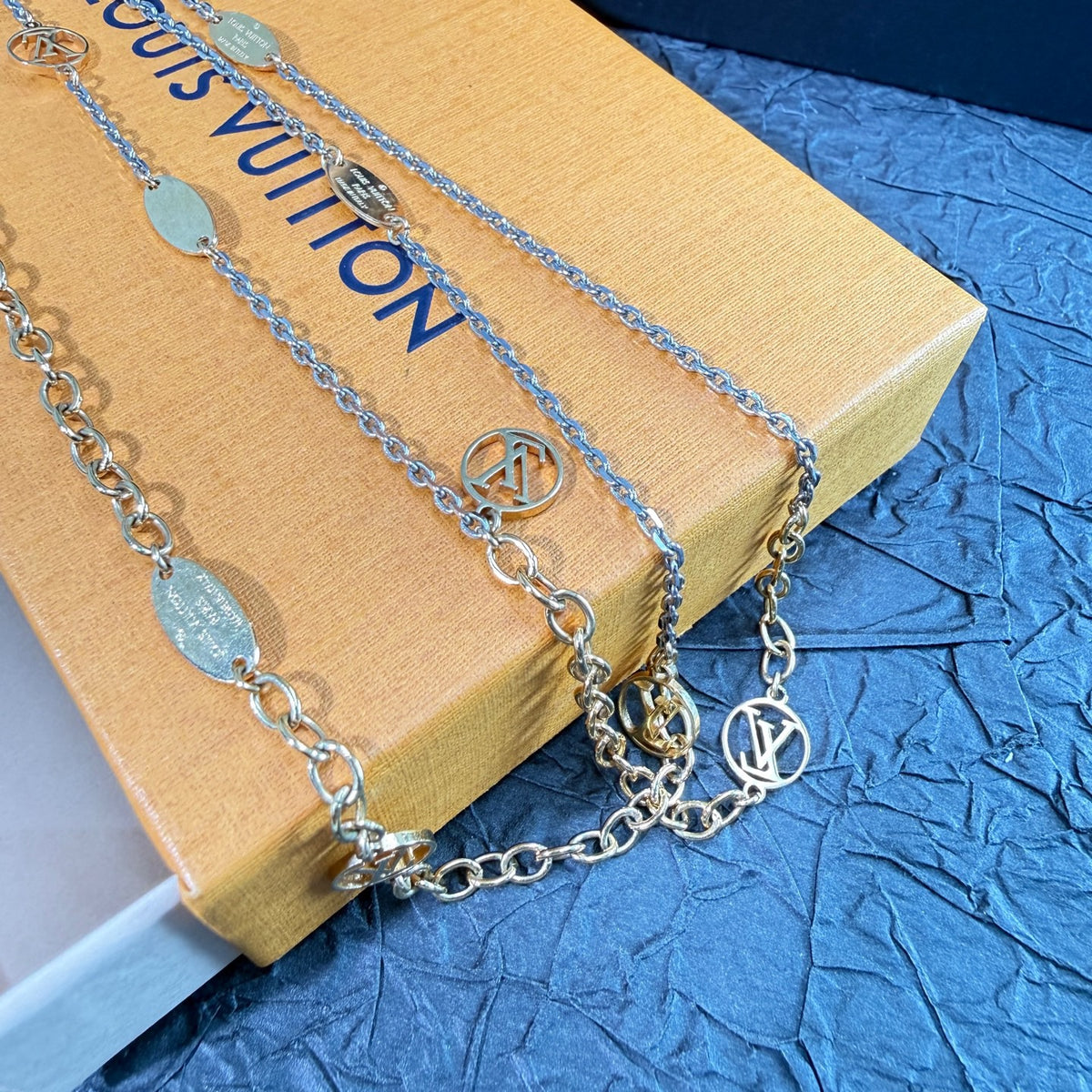 Louis Vuitton - Other - Metal with gold-tone and silver-tone finishes; exact composition unspecified. - Multicolour - (94)