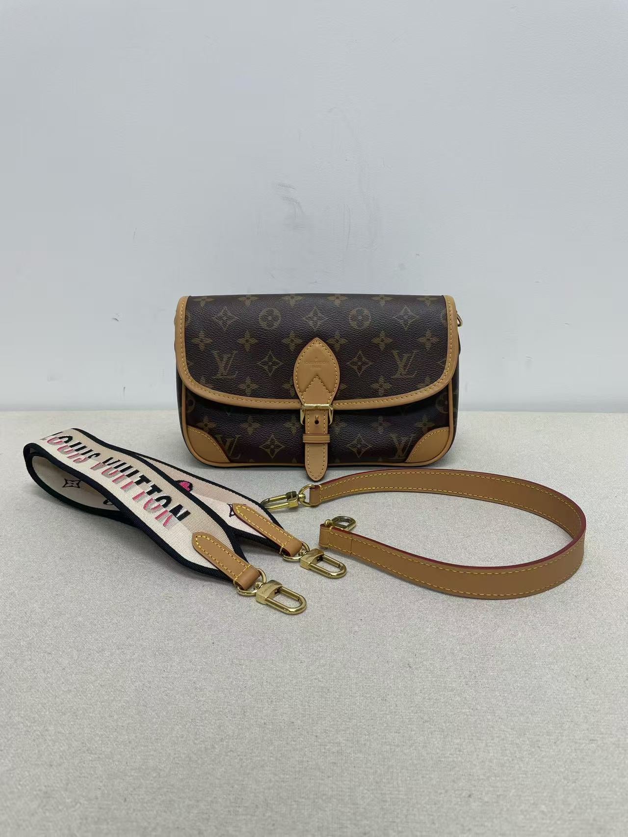 Louis Vuitton - Other - Monogram canvas with Vachetta leather trim - Brown - (Small)