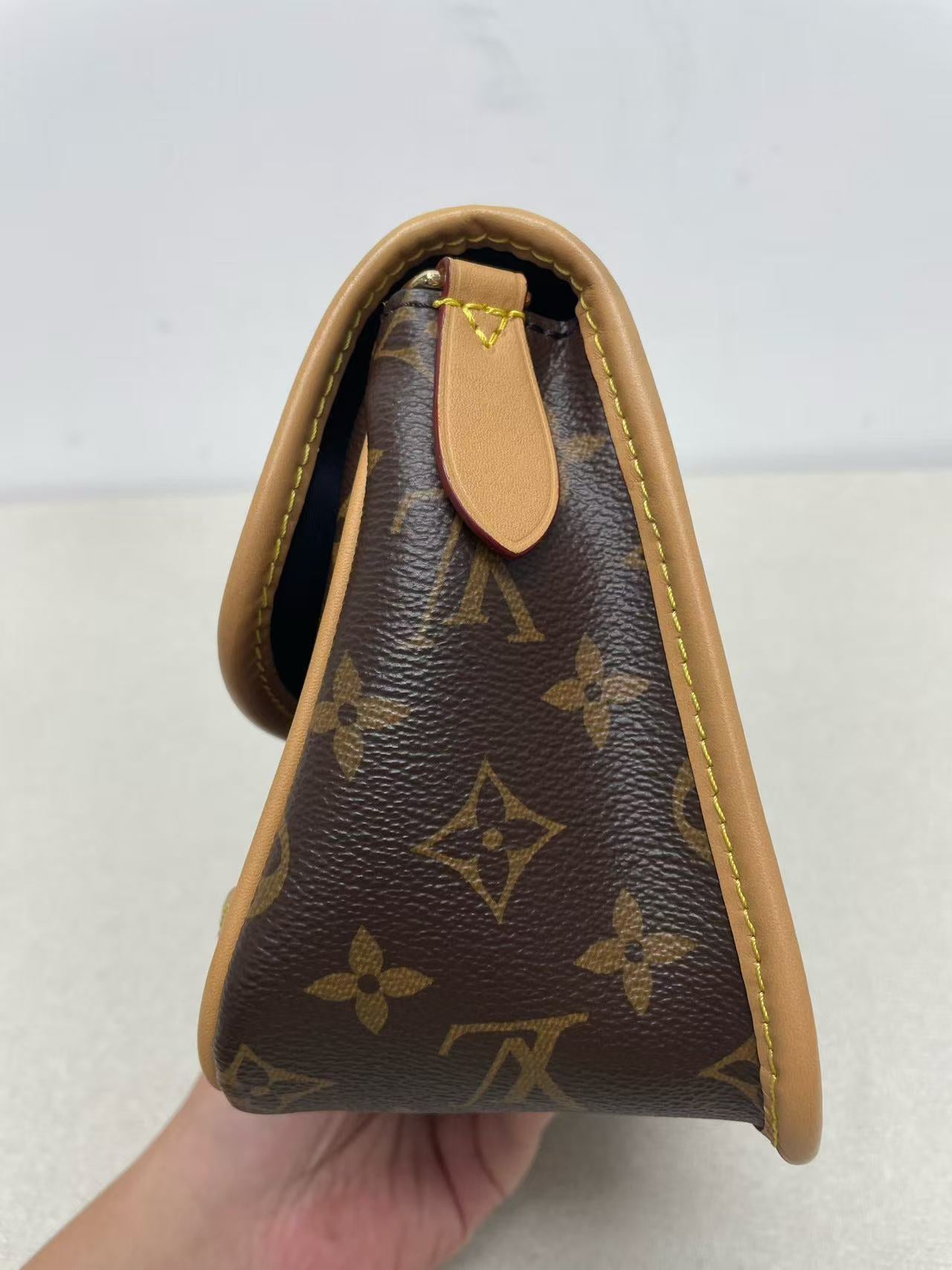 Louis Vuitton - Other - Monogram canvas with Vachetta leather trim - Brown - (Small)