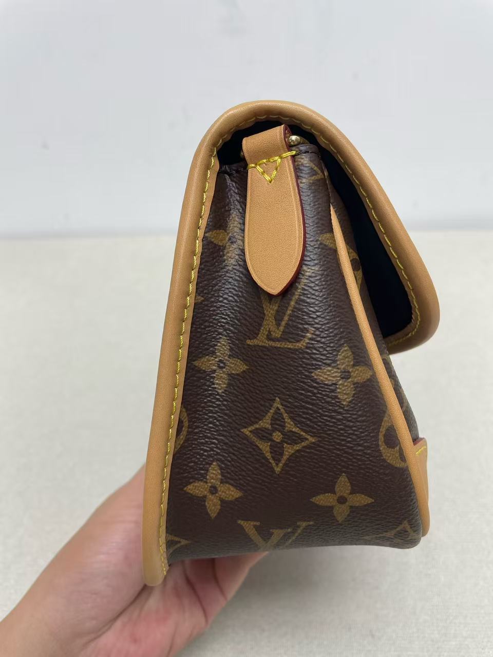Louis Vuitton - Other - Monogram canvas with Vachetta leather trim - Brown - (Small)