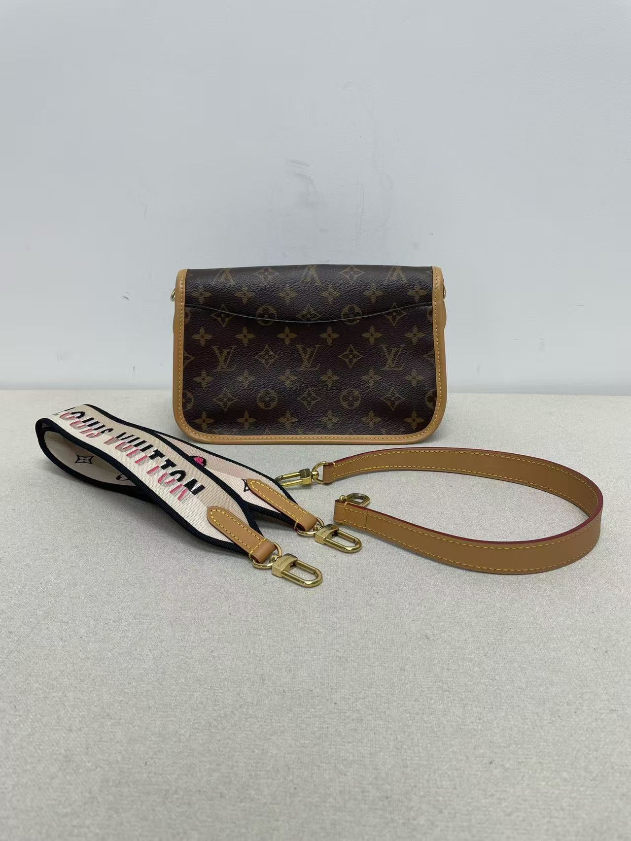 Louis Vuitton - Other - Monogram canvas with Vachetta leather trim - Brown - (Small)