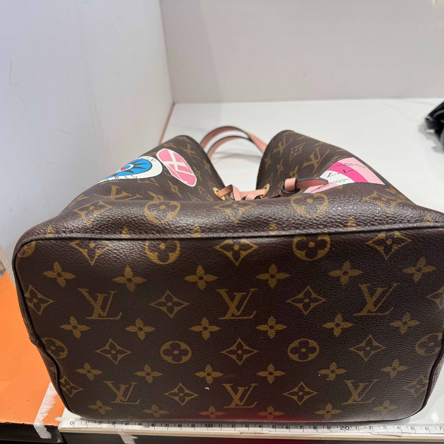 Louis Vuitton - Other - Monogram coated canvas with pink cowhide leather trim - Brown with Pink accents and Multicolour patches - (medium)