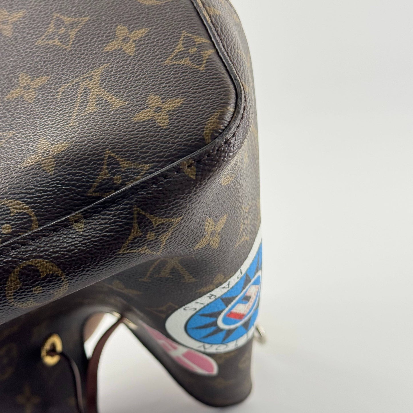Louis Vuitton - Other - Monogram coated canvas with pink cowhide leather trim - Brown with Pink accents and Multicolour patches - (medium)