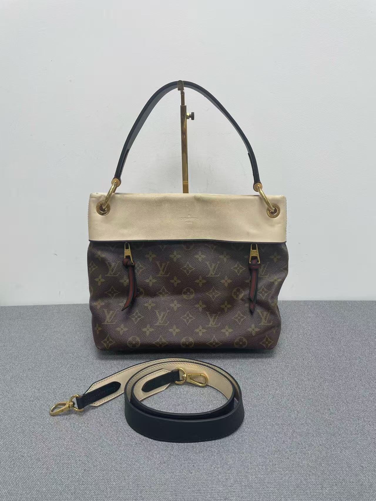 Louis Vuitton - Other - Monogram coated canvas with Vachetta leather trim and smooth leather accents - Brown - (medium)