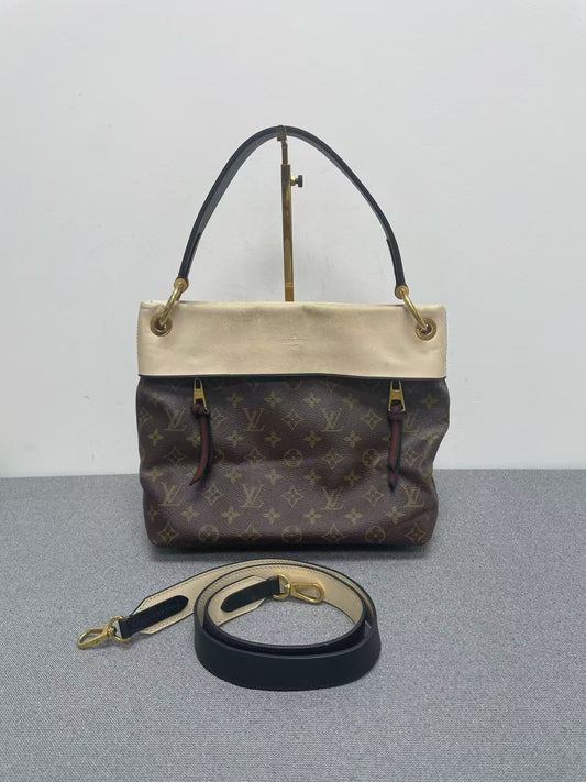 Louis Vuitton - Other - Monogram coated canvas with Vachetta leather trim and smooth leather accents - Brown - (medium)