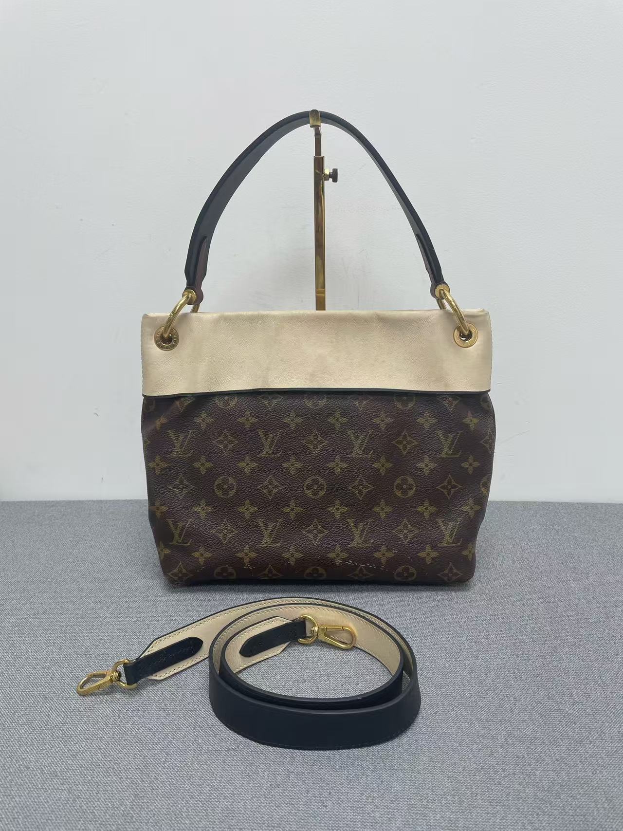 Louis Vuitton - Other - Monogram coated canvas with Vachetta leather trim and smooth leather accents - Brown - (medium)