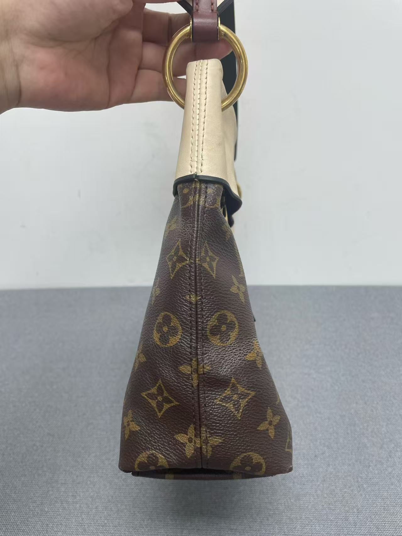 Louis Vuitton - Other - Monogram coated canvas with Vachetta leather trim and smooth leather accents - Brown - (medium)