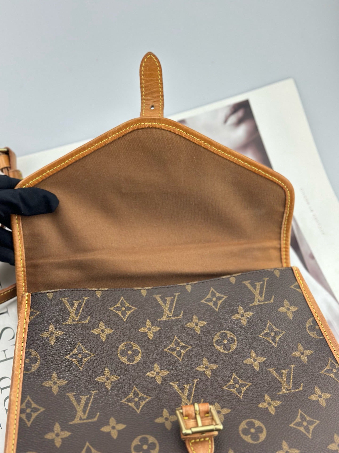 Louis Vuitton - Other - Monogram coated canvas with Vachetta leather trim - Brown - (Medium)