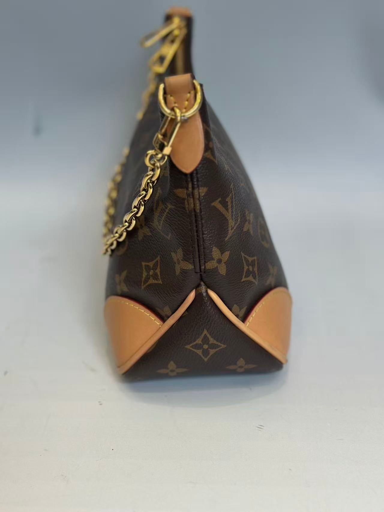 Louis Vuitton - Other - Monogram coated canvas with Vachetta leather trim - Brown - (medium)
