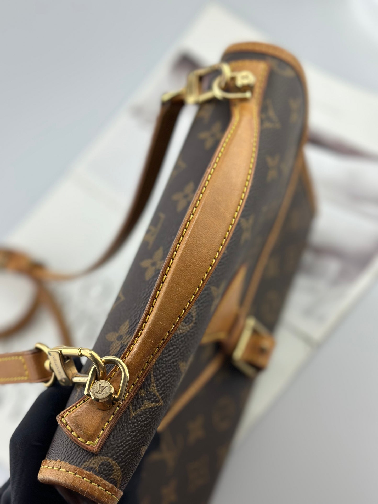 Louis Vuitton - Other - Monogram coated canvas with Vachetta leather trim - Brown - (Medium)