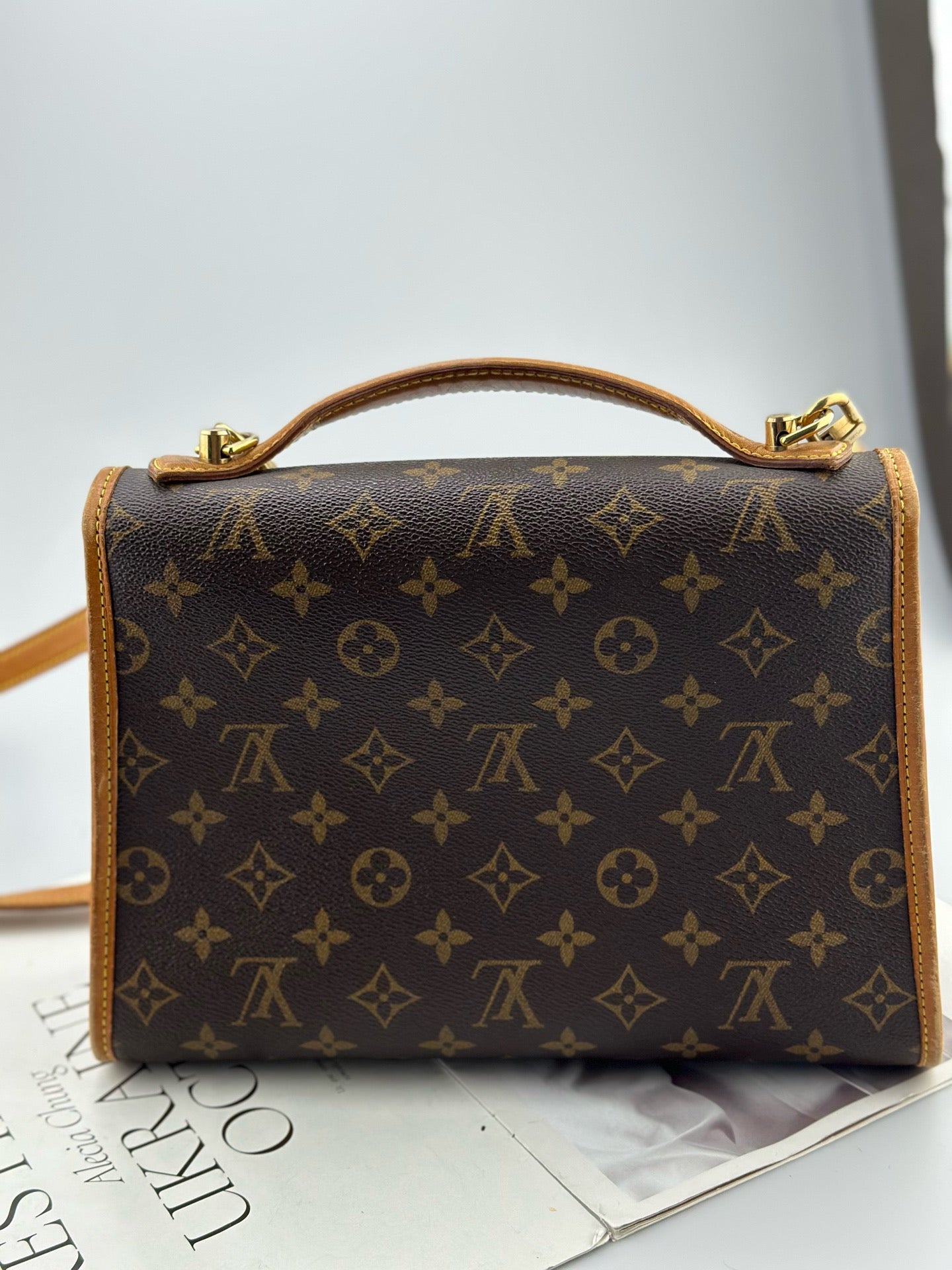 Louis Vuitton - Other - Monogram coated canvas with Vachetta leather trim - Brown - (Medium)